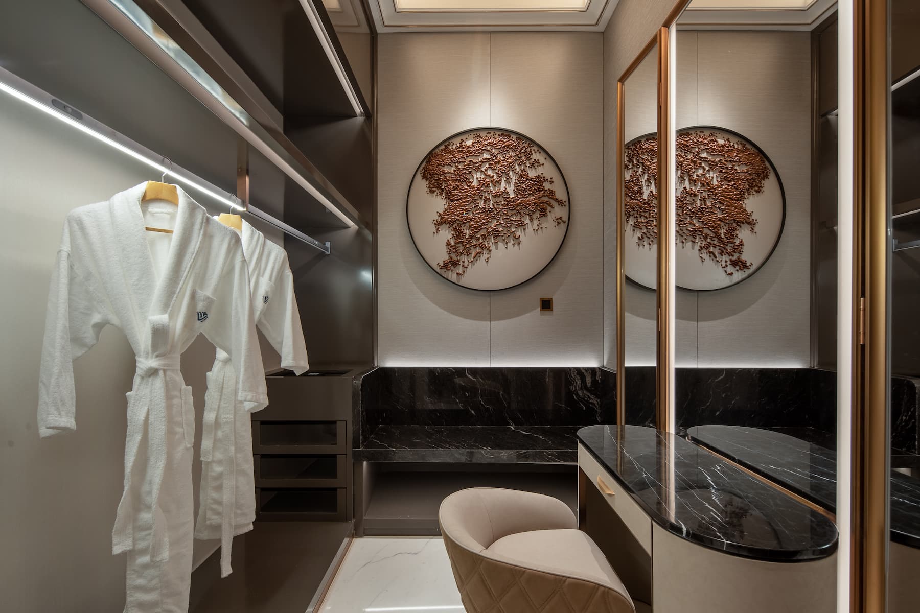 Guest room at the Wyndham Grand Shanxi Xiaohe Xincheng in Taiyuan, Other than US/Canada