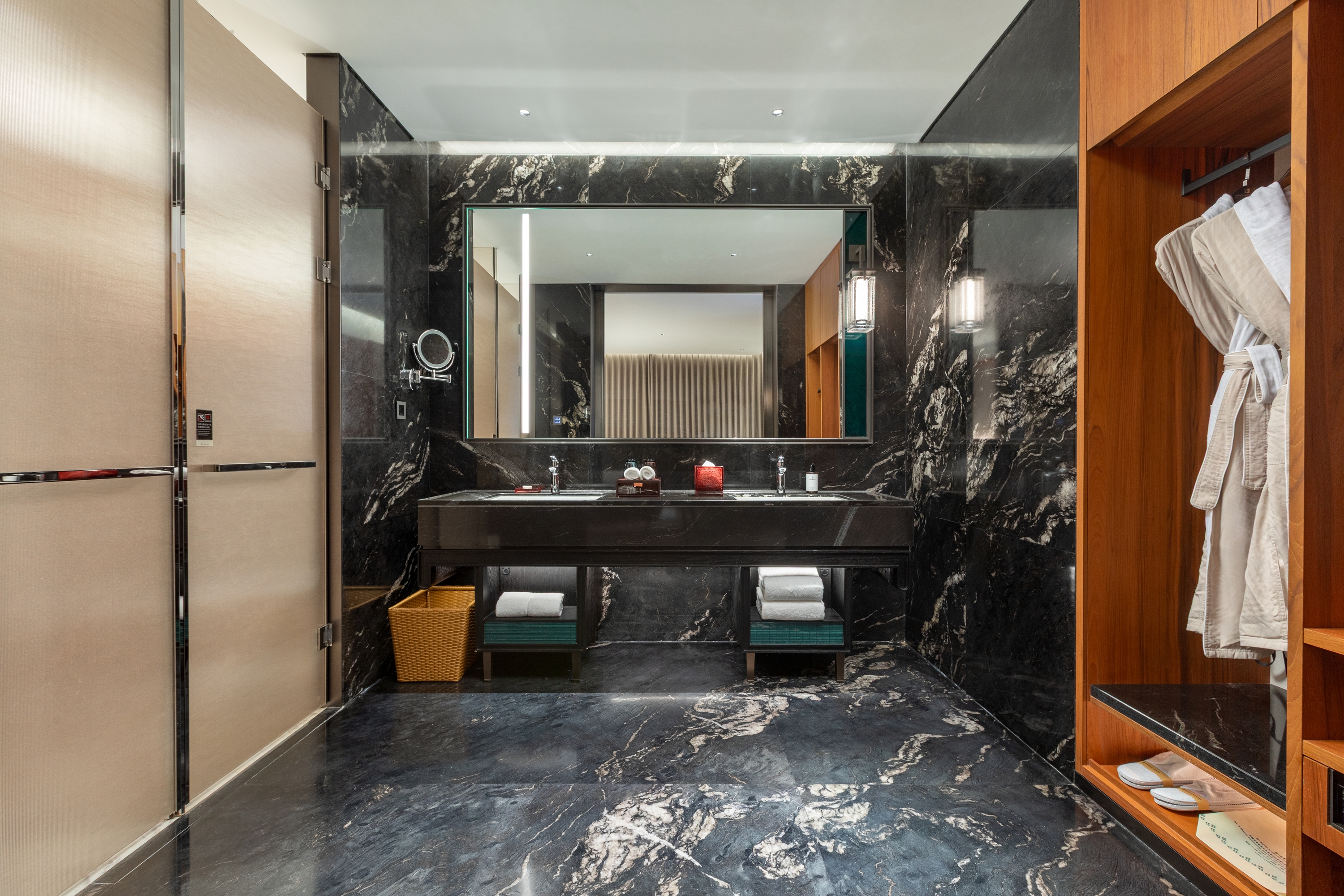 Guest room bath at the Wyndham Grand Tengchong Hot Spring in Tengchong, Other than US/Canada