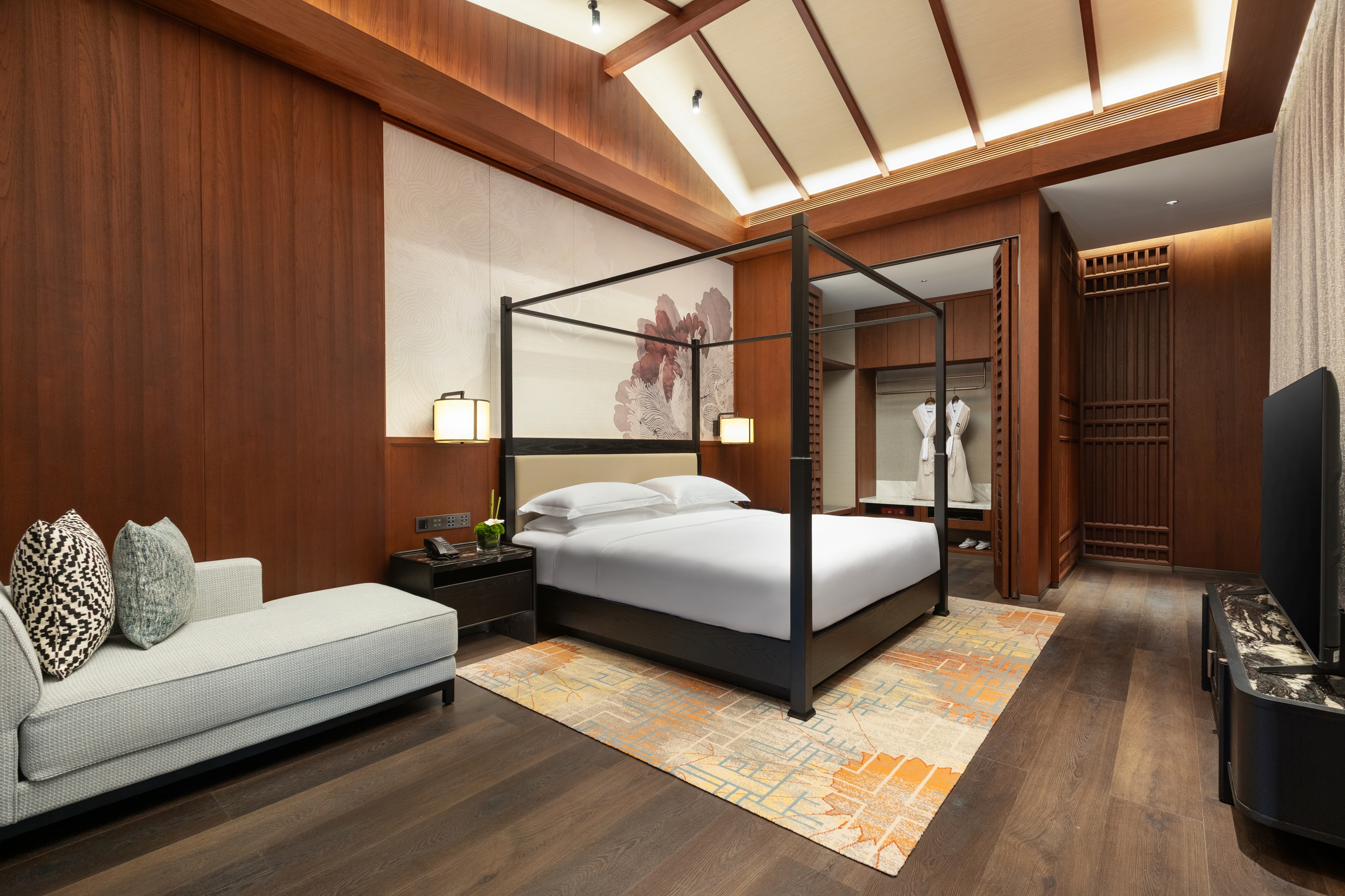 Guest room at the Wyndham Grand Tengchong Hot Spring in Tengchong, Other than US/Canada