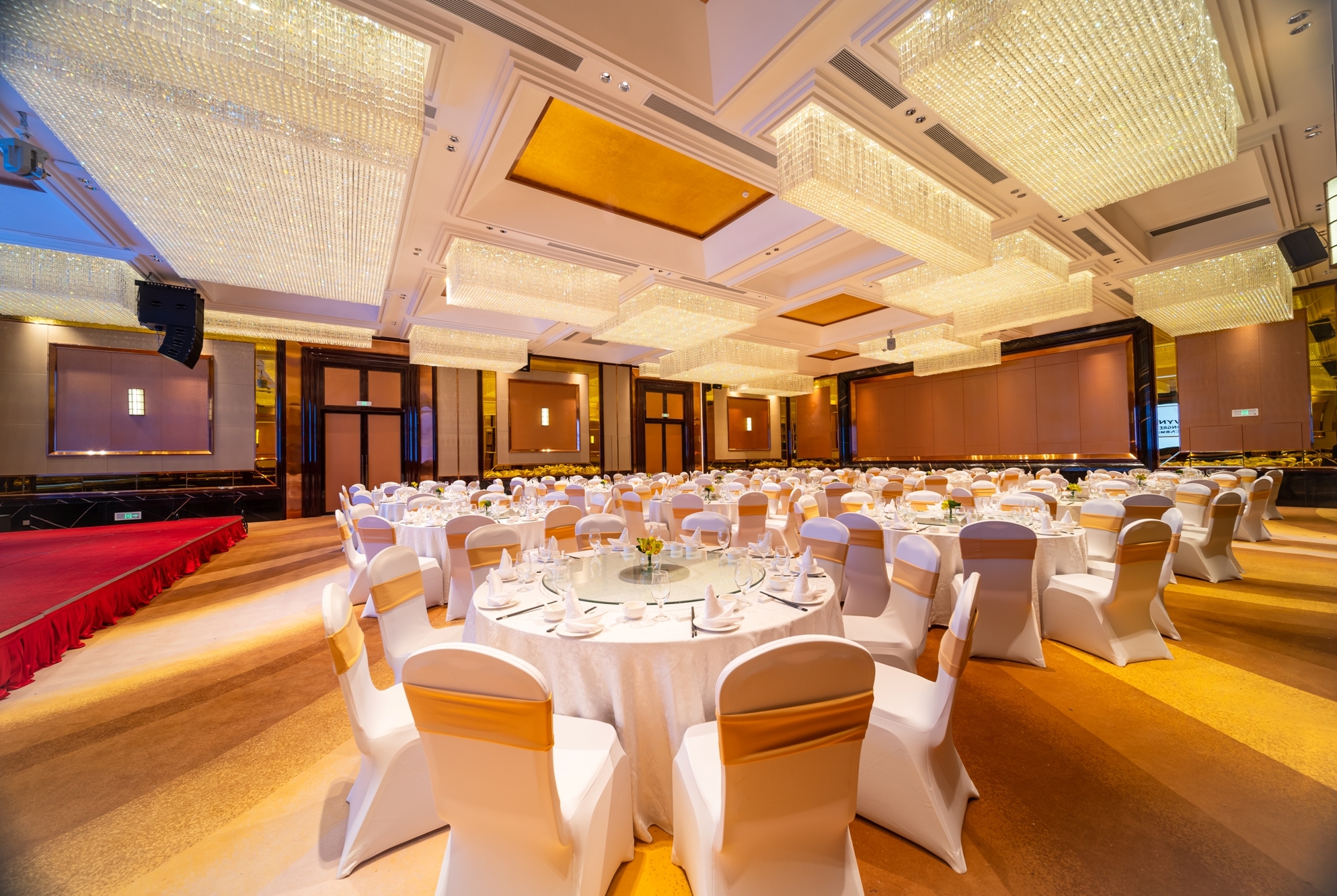 Meeting room banquet rounds at Wyndham Grand Tongren Downtown Hotel in Tongren, Other than US/Canada