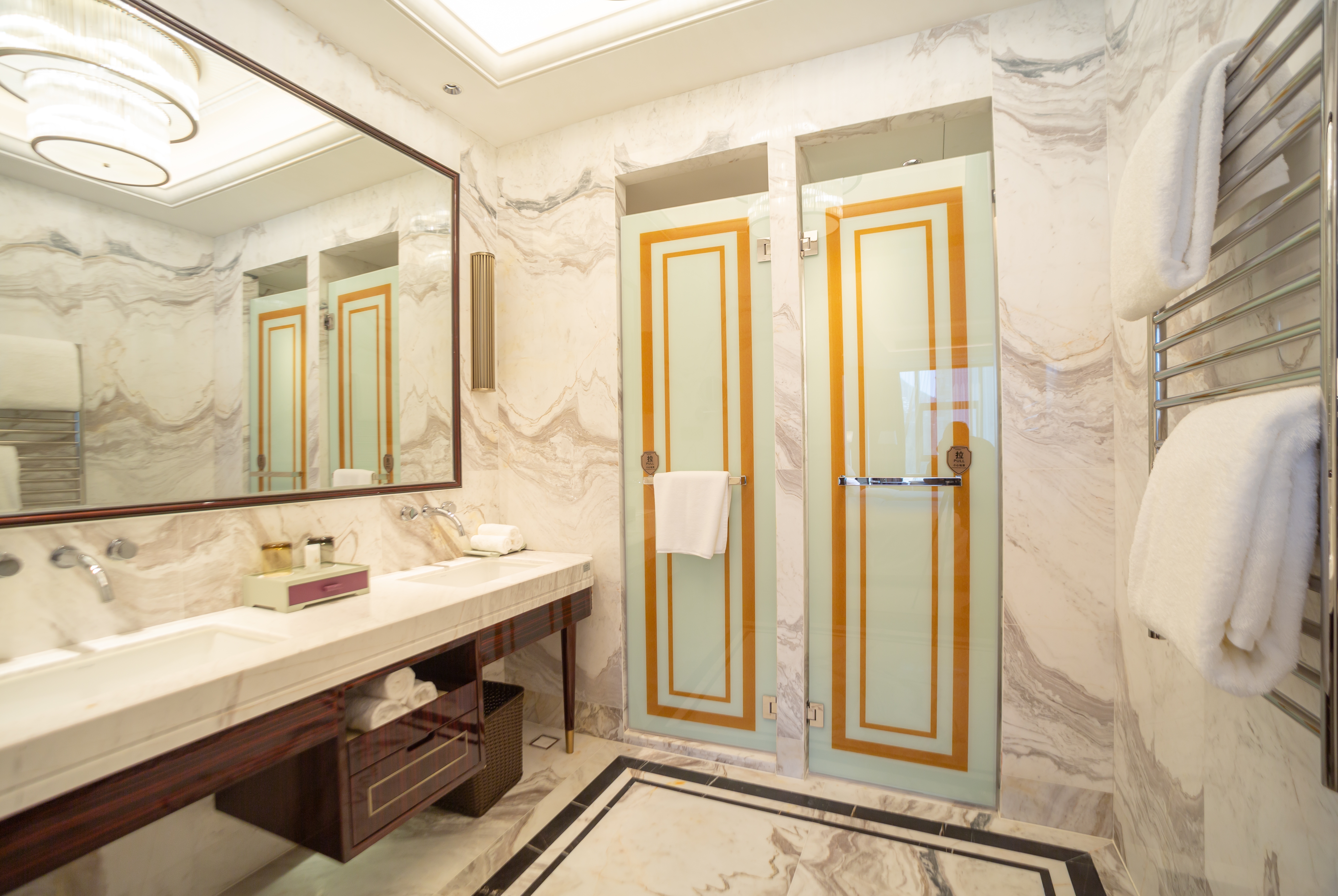 Guest room bath at the Wyndham Grand Tongren Downtown Hotel in Tongren, Other than US/Canada