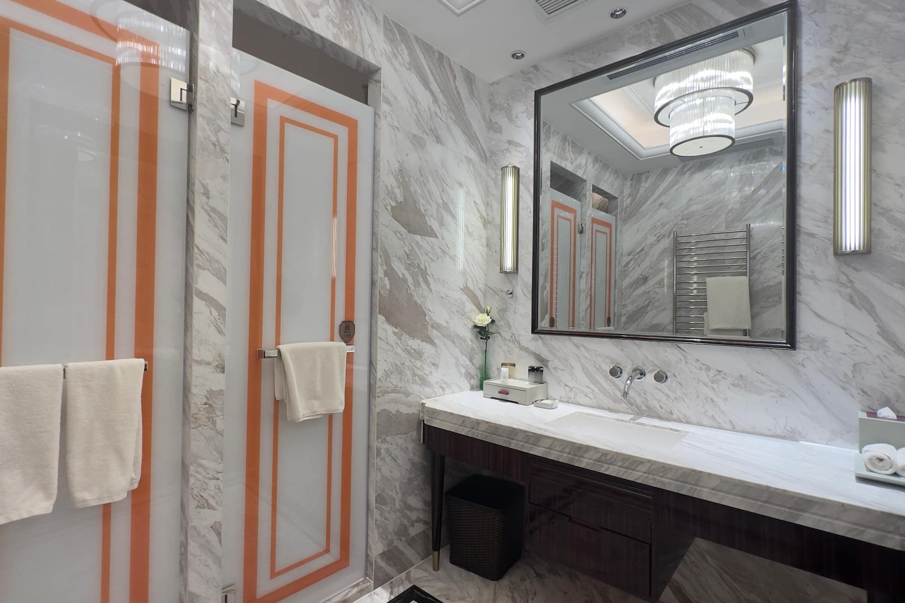 Guest room bath at the Wyndham Grand Tongren Downtown Hotel in Tongren, Other than US/Canada