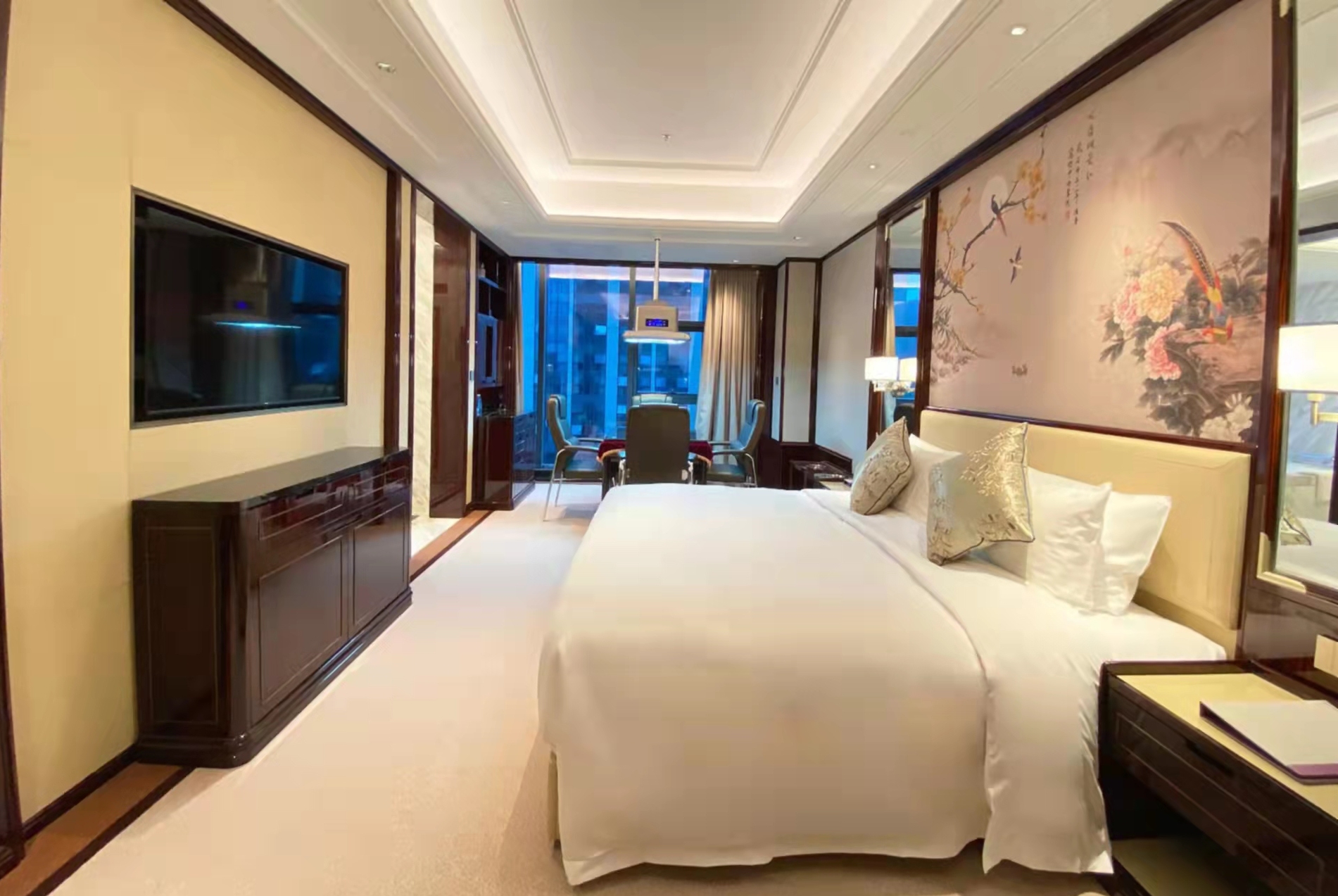 King bed guest room at the Wyndham Grand Tongren Downtown Hotel in Tongren, Other than US/Canada