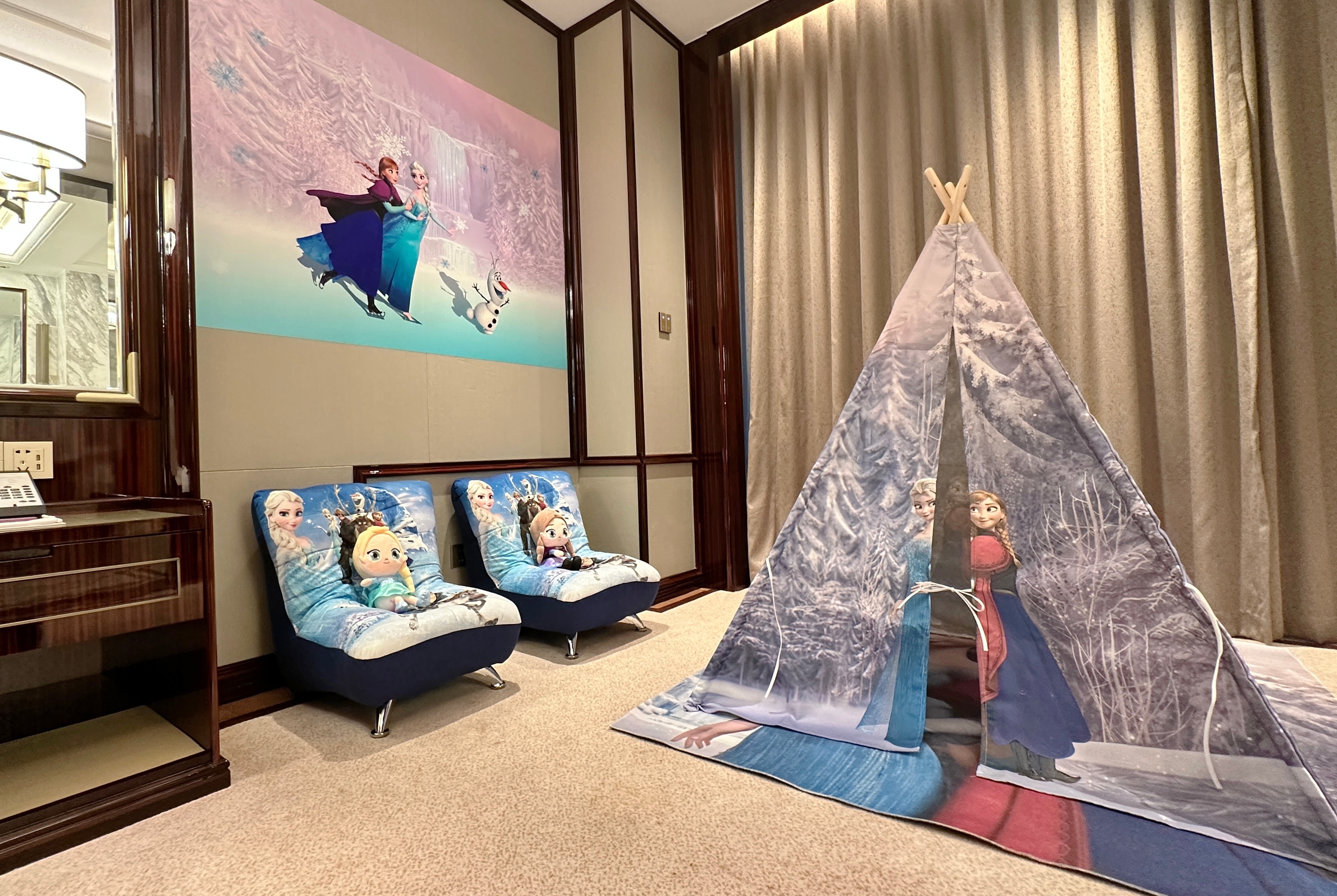 Guest room at the Wyndham Grand Tongren Downtown Hotel in Tongren, Other than US/Canada