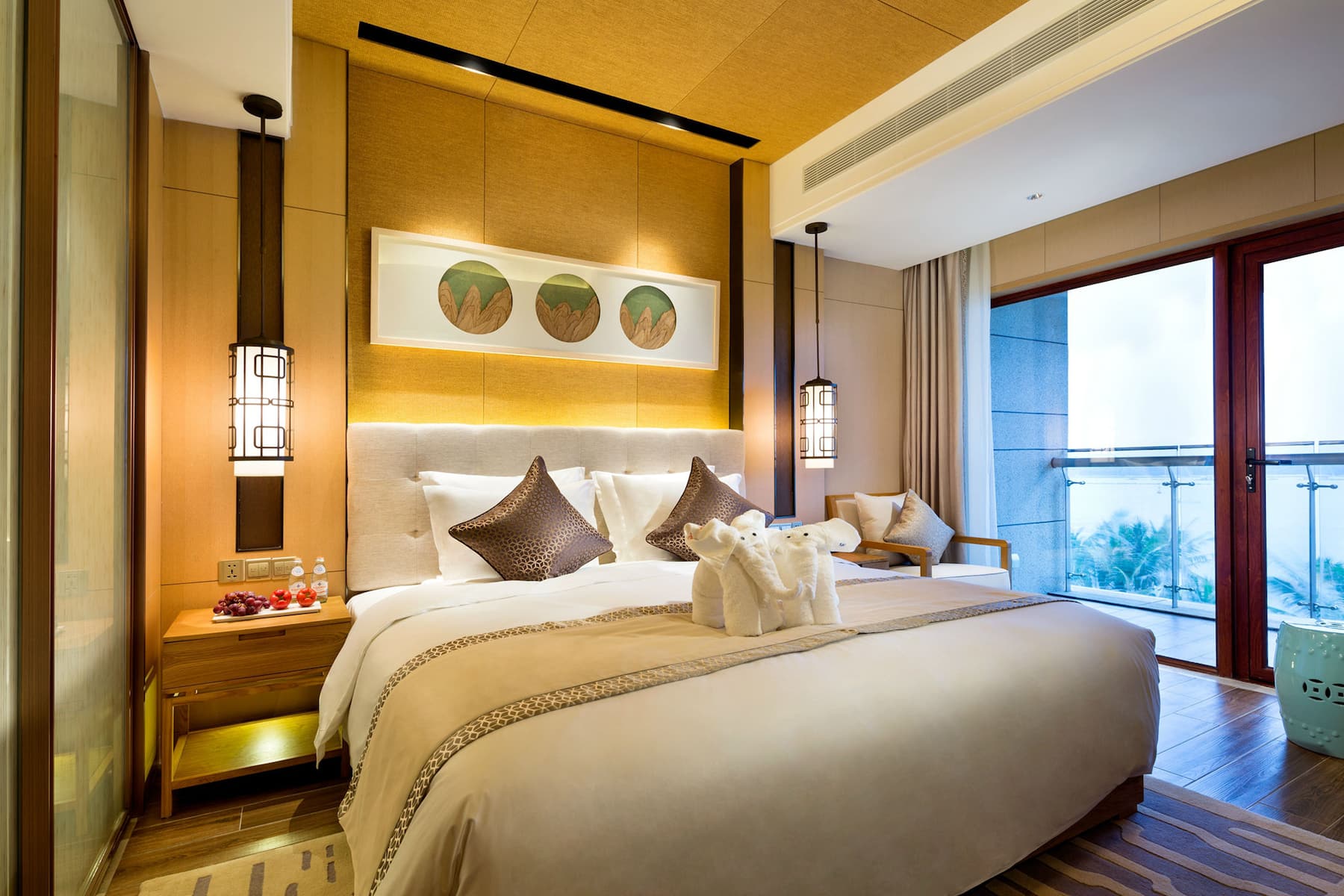 Guest room at the Wyndham Grand Plaza Royale Wenchang in Wenchang, Other than US/Canada