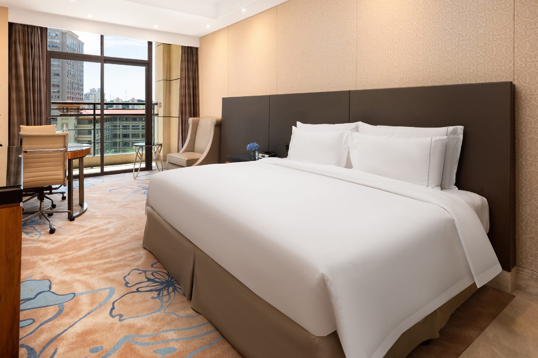 Guest room at the Wyndham Grand Xiamen Haicang in Xiamen, Other than US/Canada