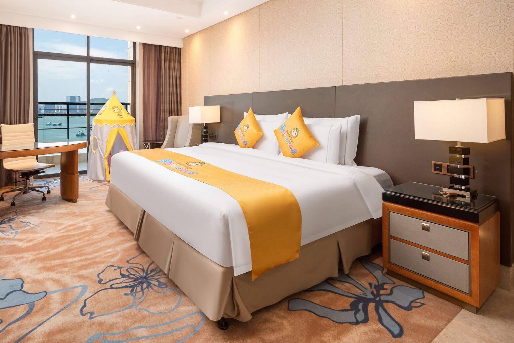 Guest room at the Wyndham Grand Xiamen Haicang in Xiamen, Other than US/Canada