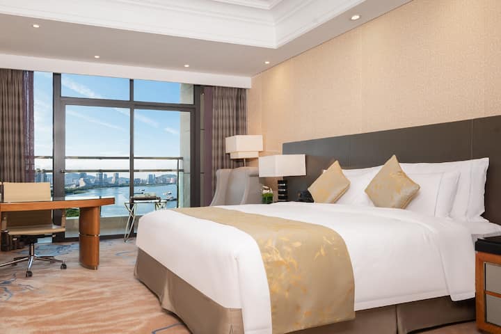 Guest room at the Wyndham Grand Xiamen Haicang in Xiamen, Other than US/Canada