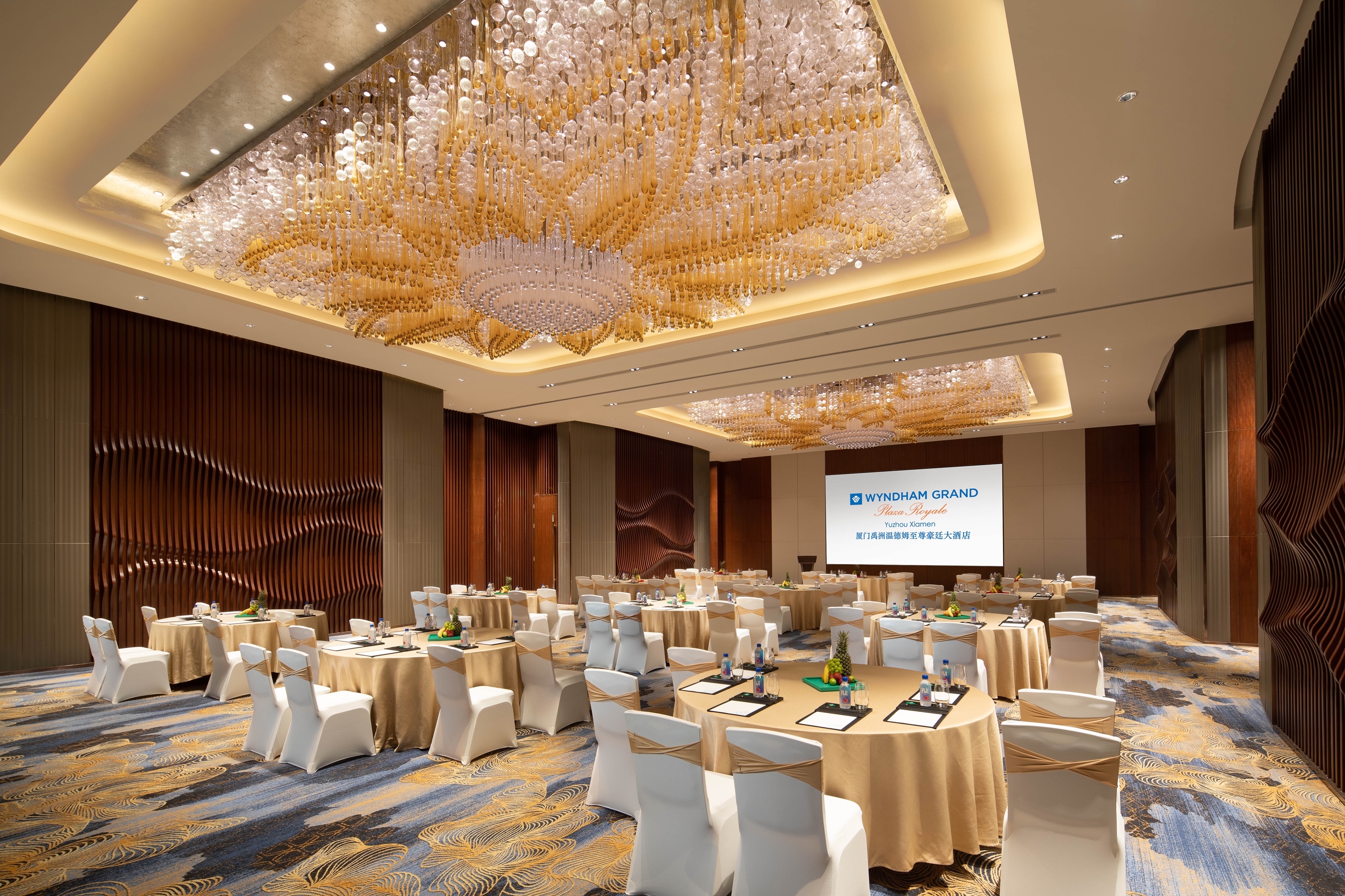 Meeting room banquet rounds at Wyndham Grand Plaza Royale Yuzhou Xiamen in Xiamen, Other than US/Canada