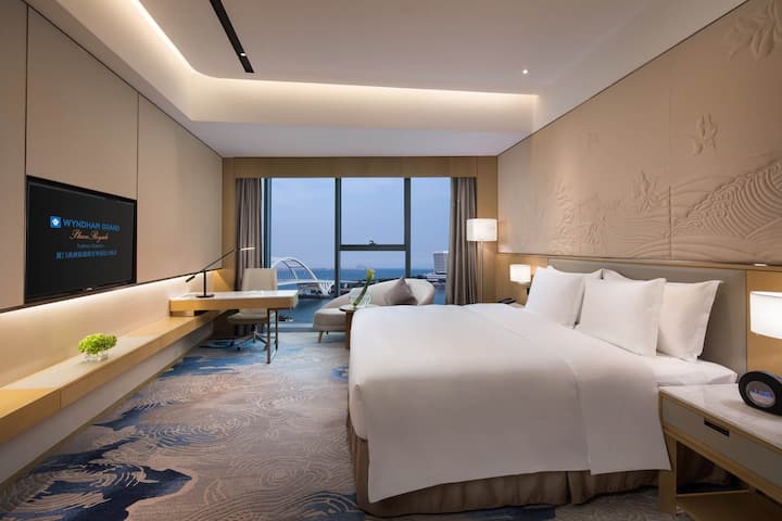 Guest room at the Wyndham Grand Plaza Royale Yuzhou Xiamen in Xiamen, Other than US/Canada