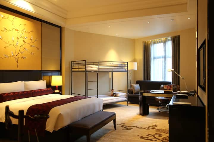 Guest room at the Wyndham Grand Xian South in Xian, Other than US/Canada