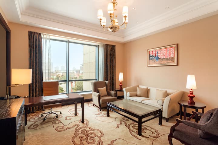 Guest room at the Wyndham Grand Xian South in Xian, Other than US/Canada