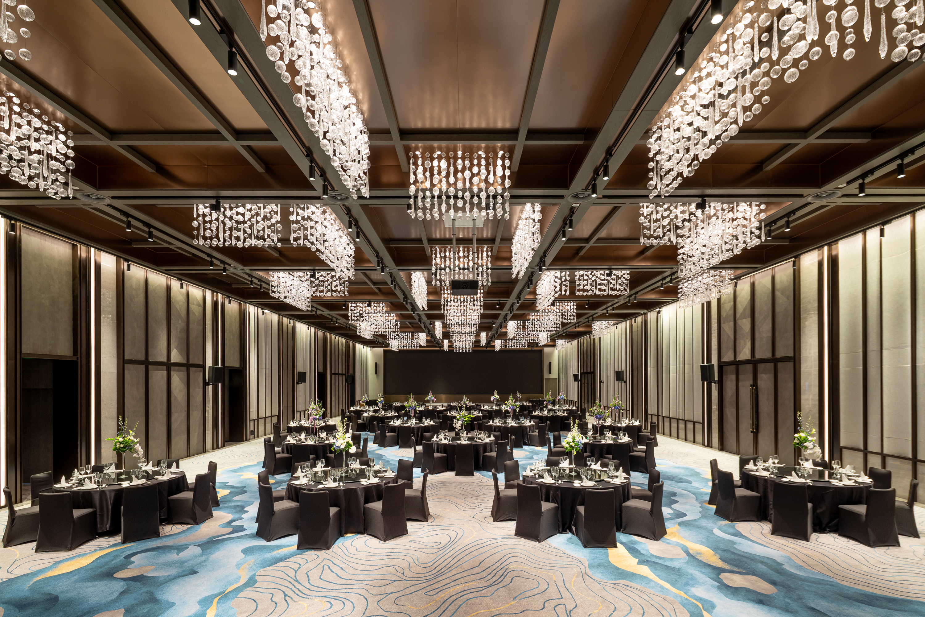 Meeting room banquet rounds at Wyndham Grand Yichang Riverside in Yichang, Other than US/Canada