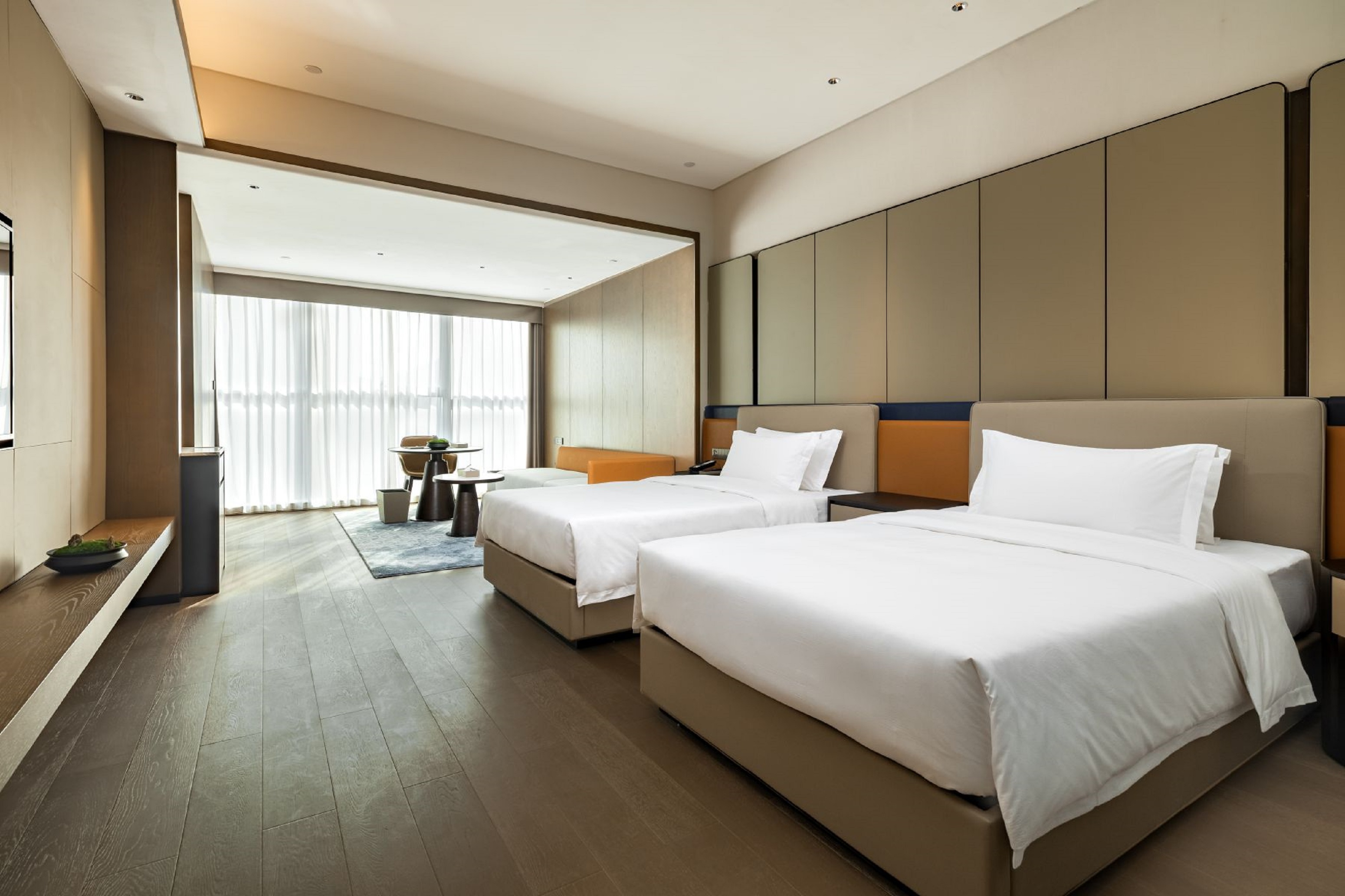 Guest room at the Wyndham Grand Plaza Royale Yujia Anhua in Yiyang, Other than US/Canada