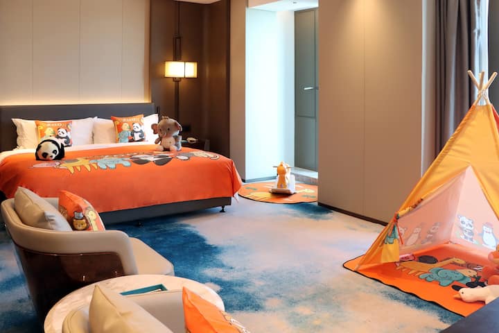 Guest room at the Wyndham Grand Zaozhuang in Zaozhuang, Other than US/Canada