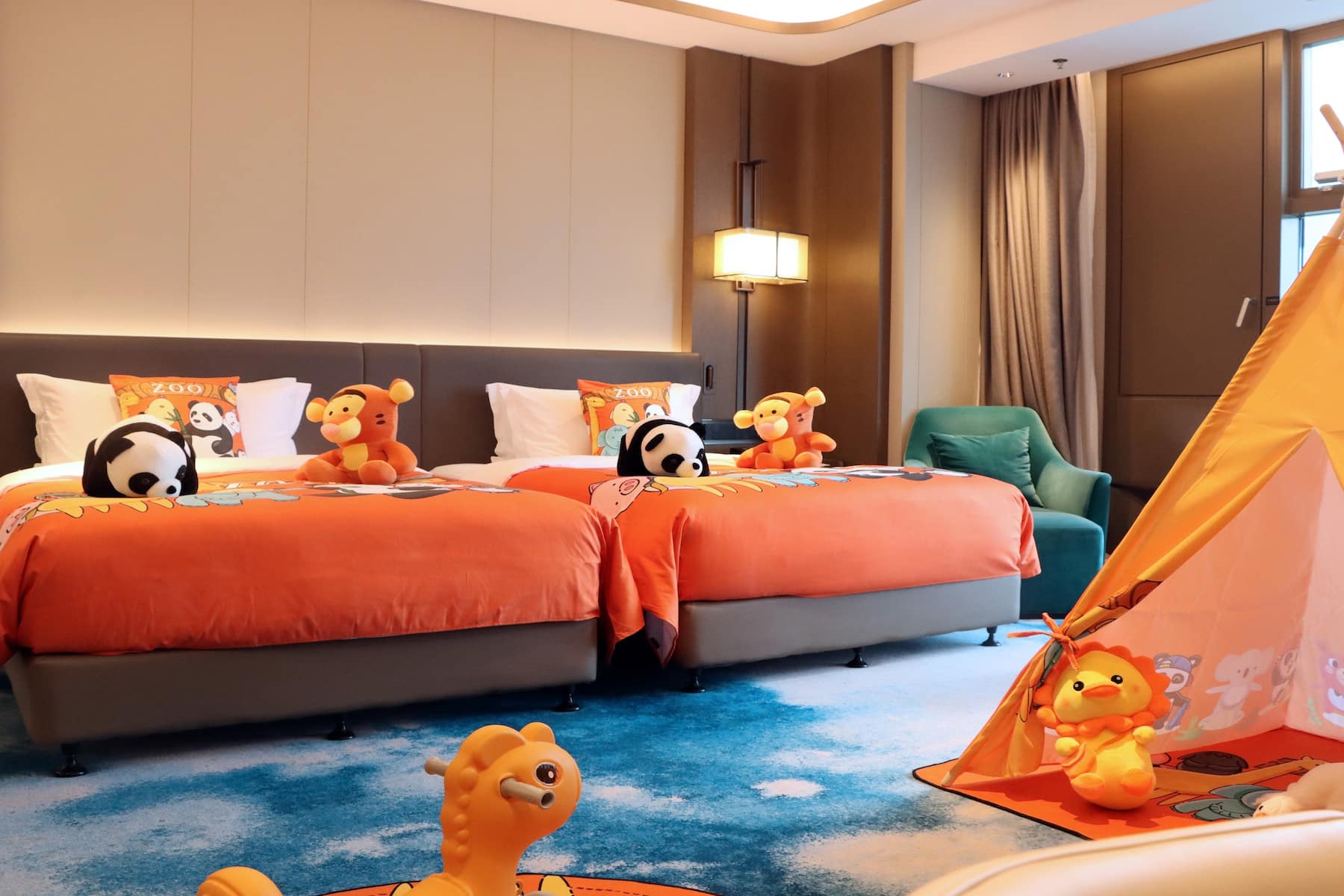 Guest room at the Wyndham Grand Zaozhuang in Zaozhuang, Other than US/Canada