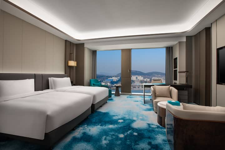 Guest room at the Wyndham Grand Zaozhuang in Zaozhuang, Other than US/Canada