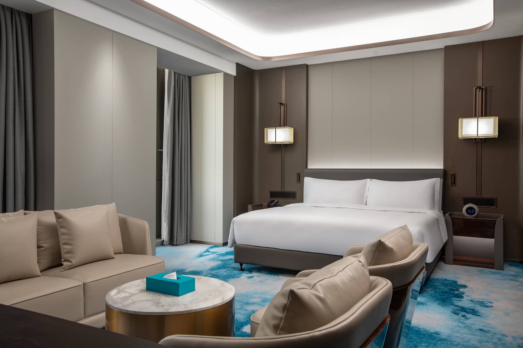 Guest room at the Wyndham Grand Zaozhuang in Zaozhuang, Other than US/Canada