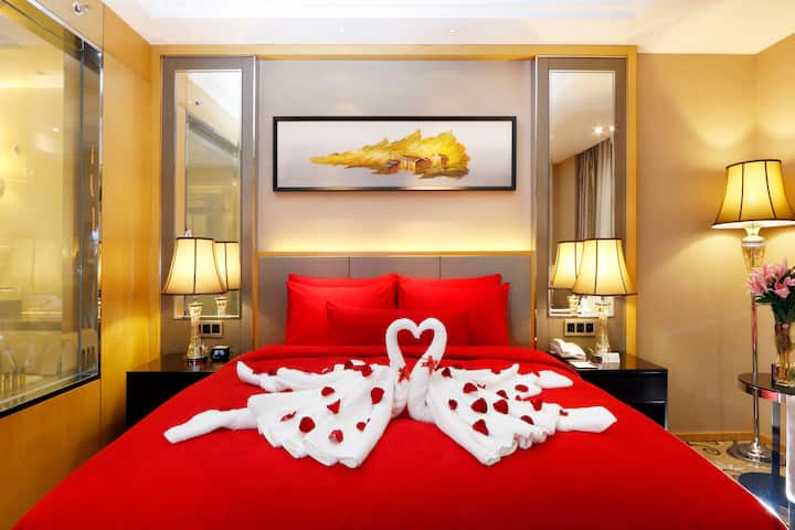 Guest room at the Wyndham Grand Plaza Royale Mingfa Zhangzhou in Zhangzhou, Other than US/Canada