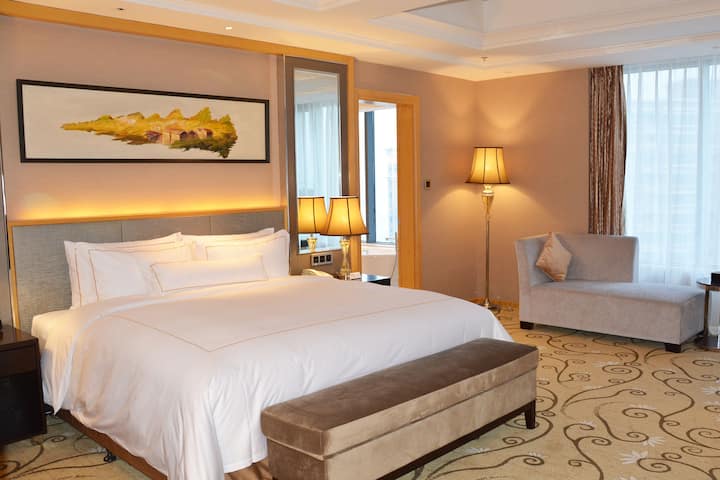 Guest room at the Wyndham Grand Plaza Royale Mingfa Zhangzhou in Zhangzhou, Other than US/Canada