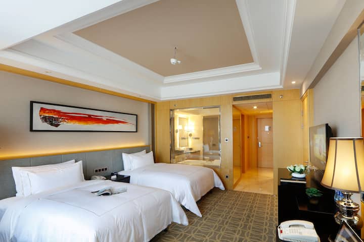 Guest room at the Wyndham Grand Plaza Royale Mingfa Zhangzhou in Zhangzhou, Other than US/Canada