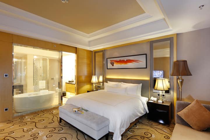 Guest room at the Wyndham Grand Plaza Royale Mingfa Zhangzhou in Zhangzhou, Other than US/Canada