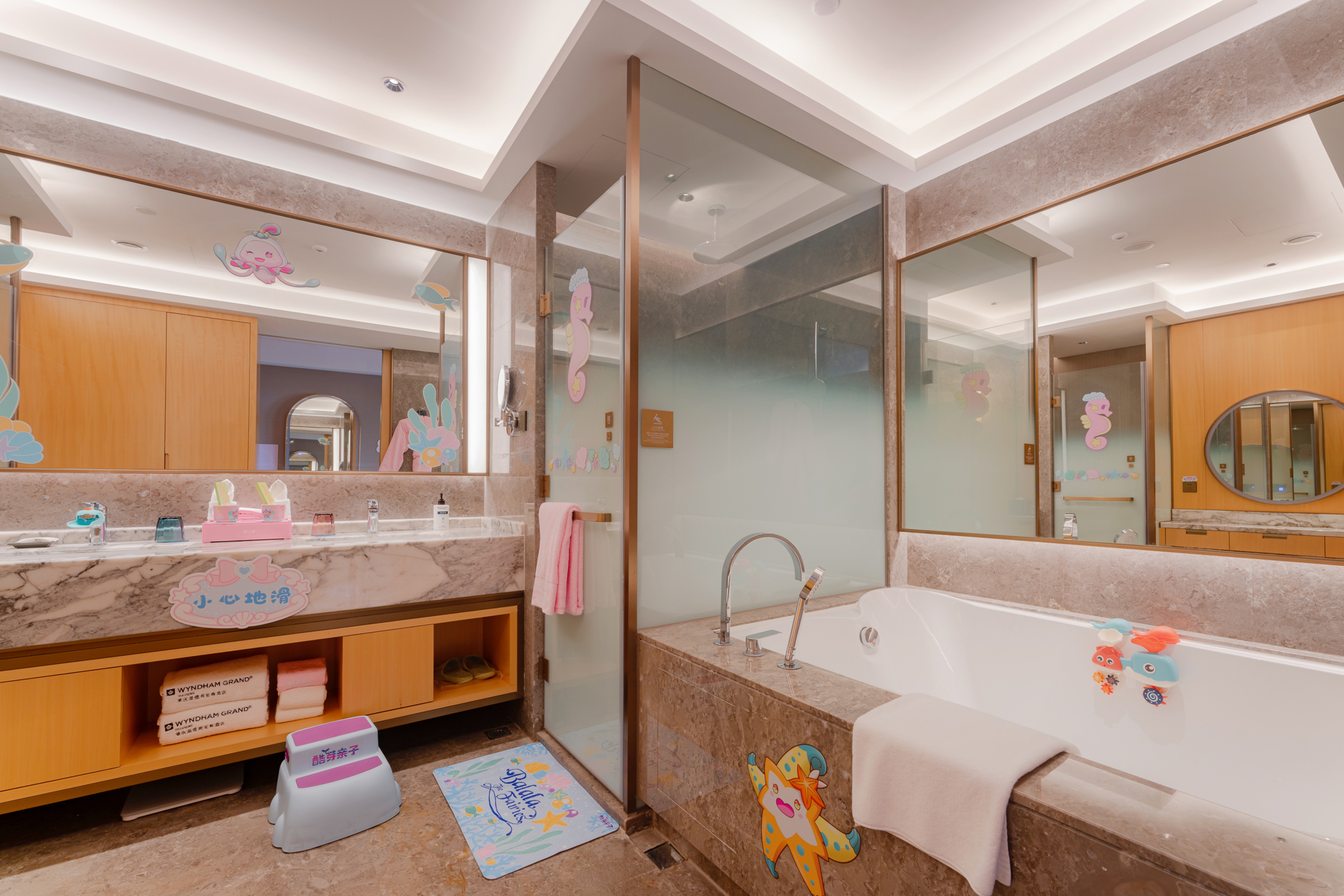 Guest room bath at the Wyndham Grand Zhaoqing Downtown in Zhaoqing, Other than US/Canada