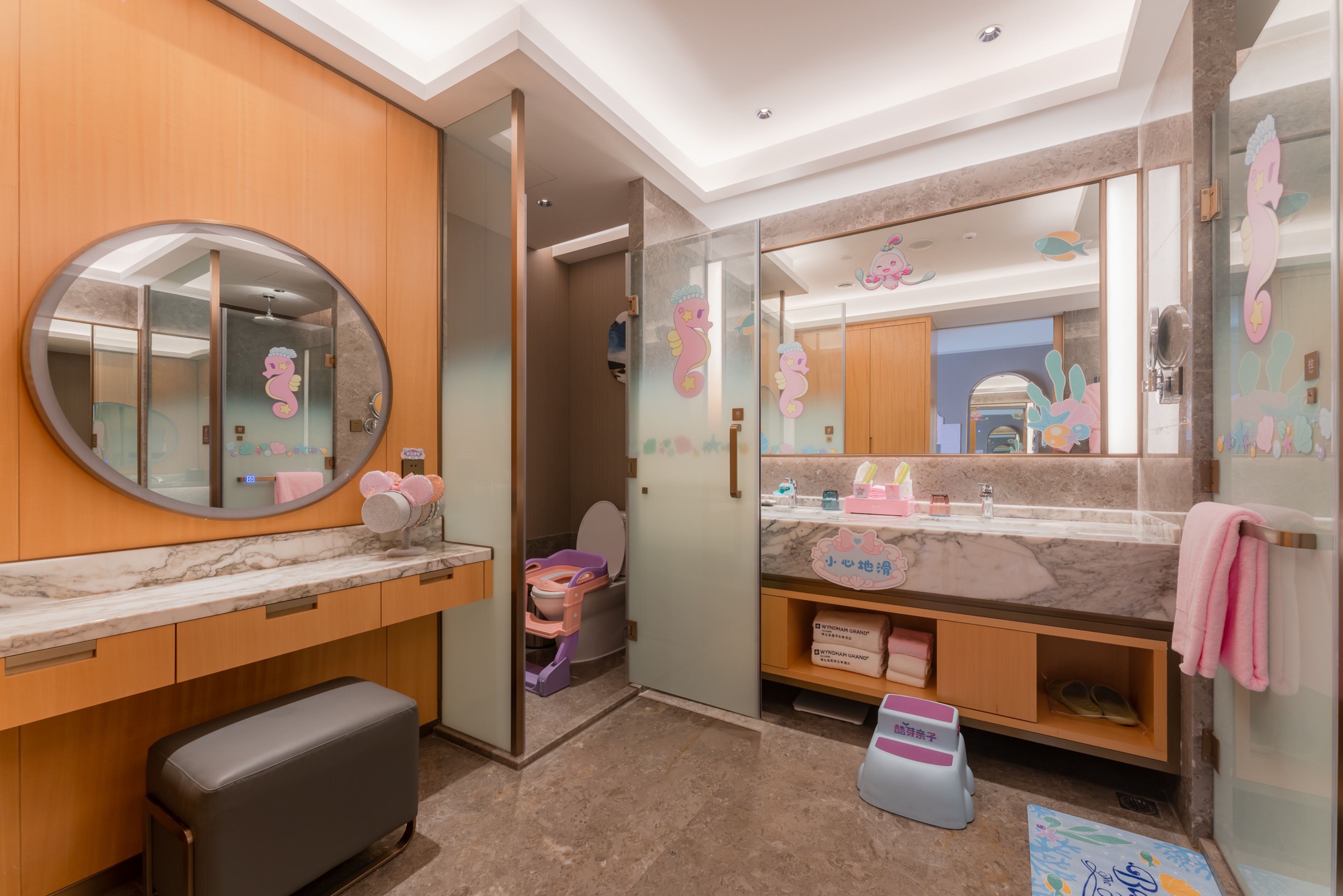 Guest room bath at the Wyndham Grand Zhaoqing Downtown in Zhaoqing, Other than US/Canada