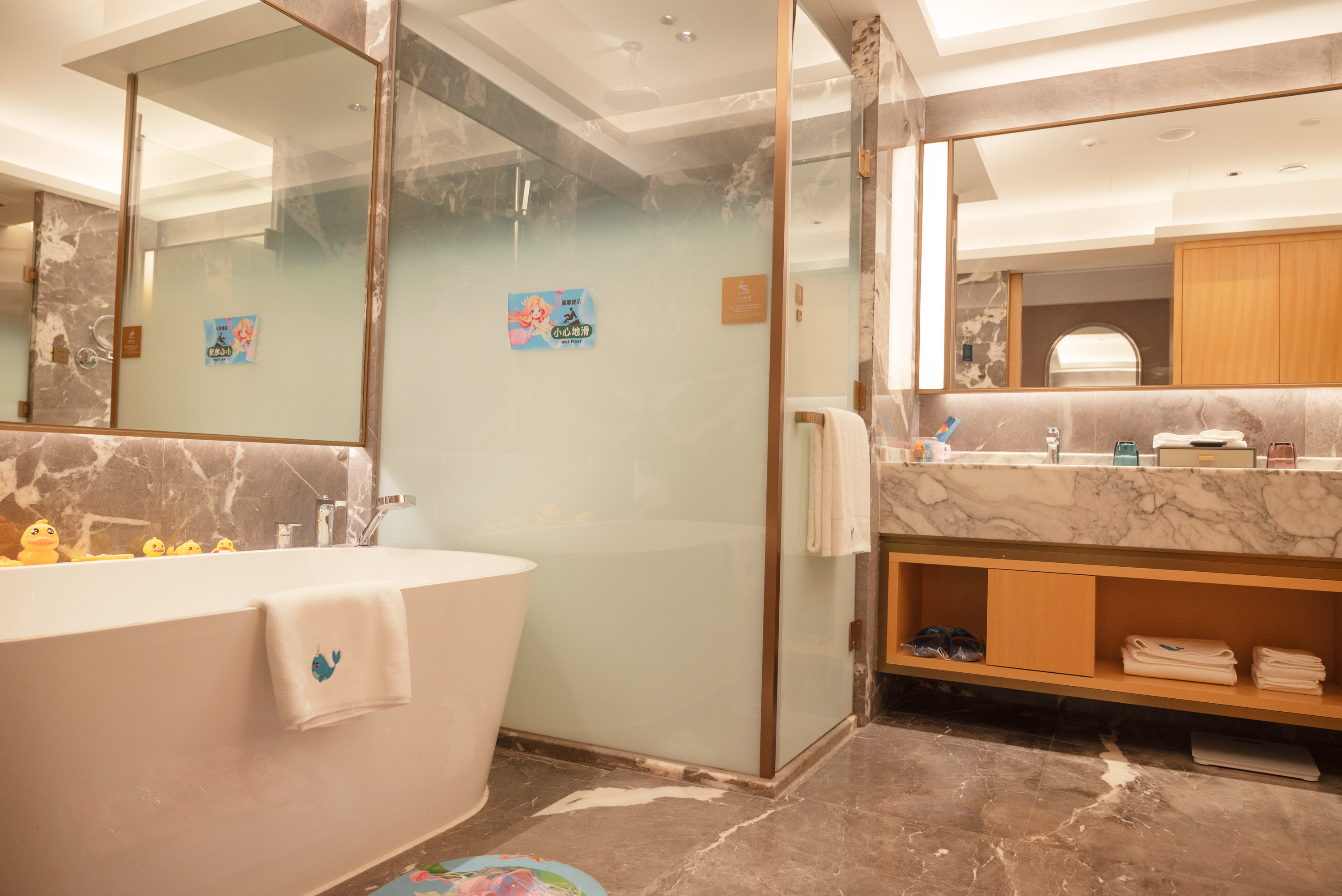 Guest room bath at the Wyndham Grand Zhaoqing Downtown in Zhaoqing, Other than US/Canada