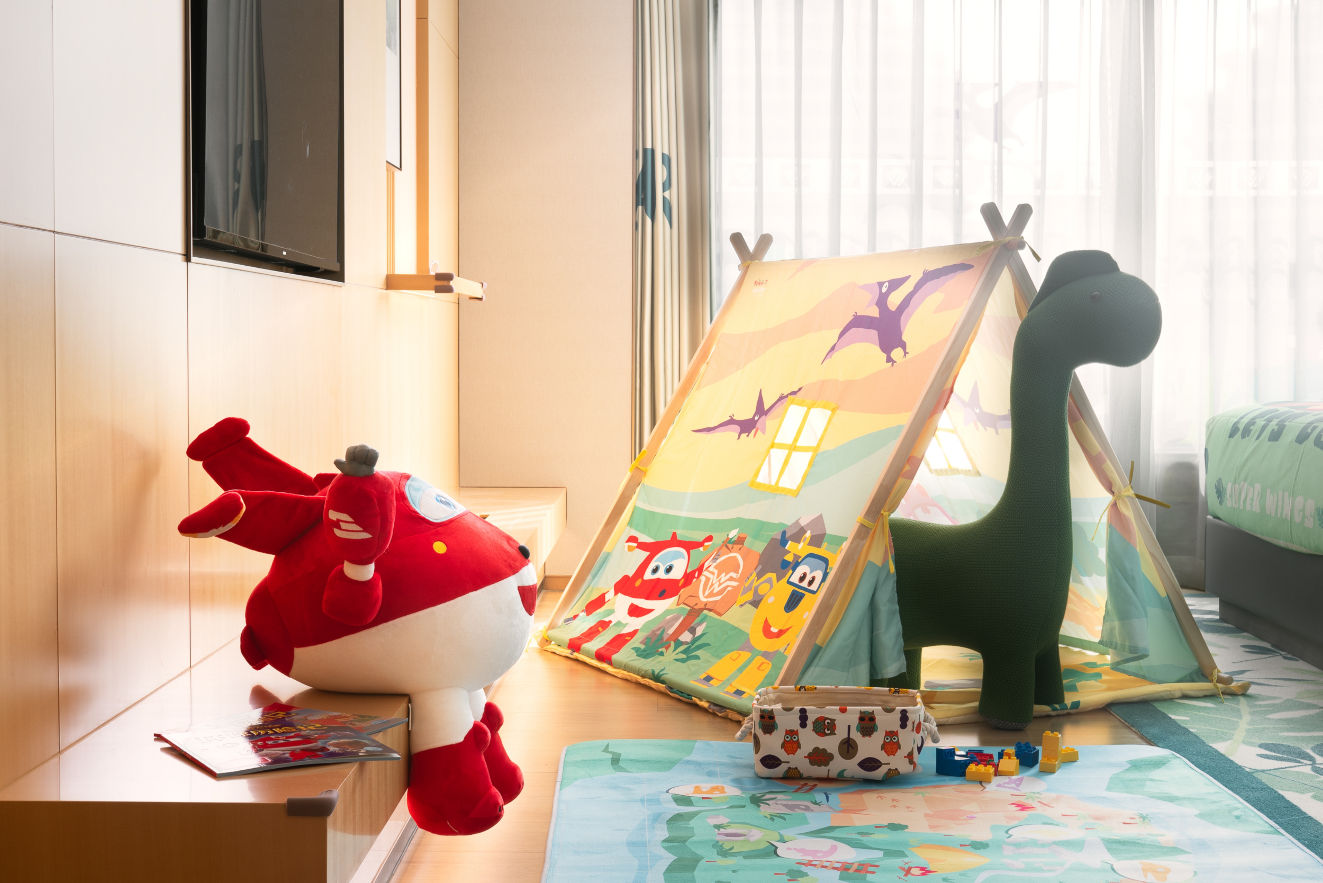 Guest room at the Wyndham Grand Zhaoqing Downtown in Zhaoqing, Other than US/Canada