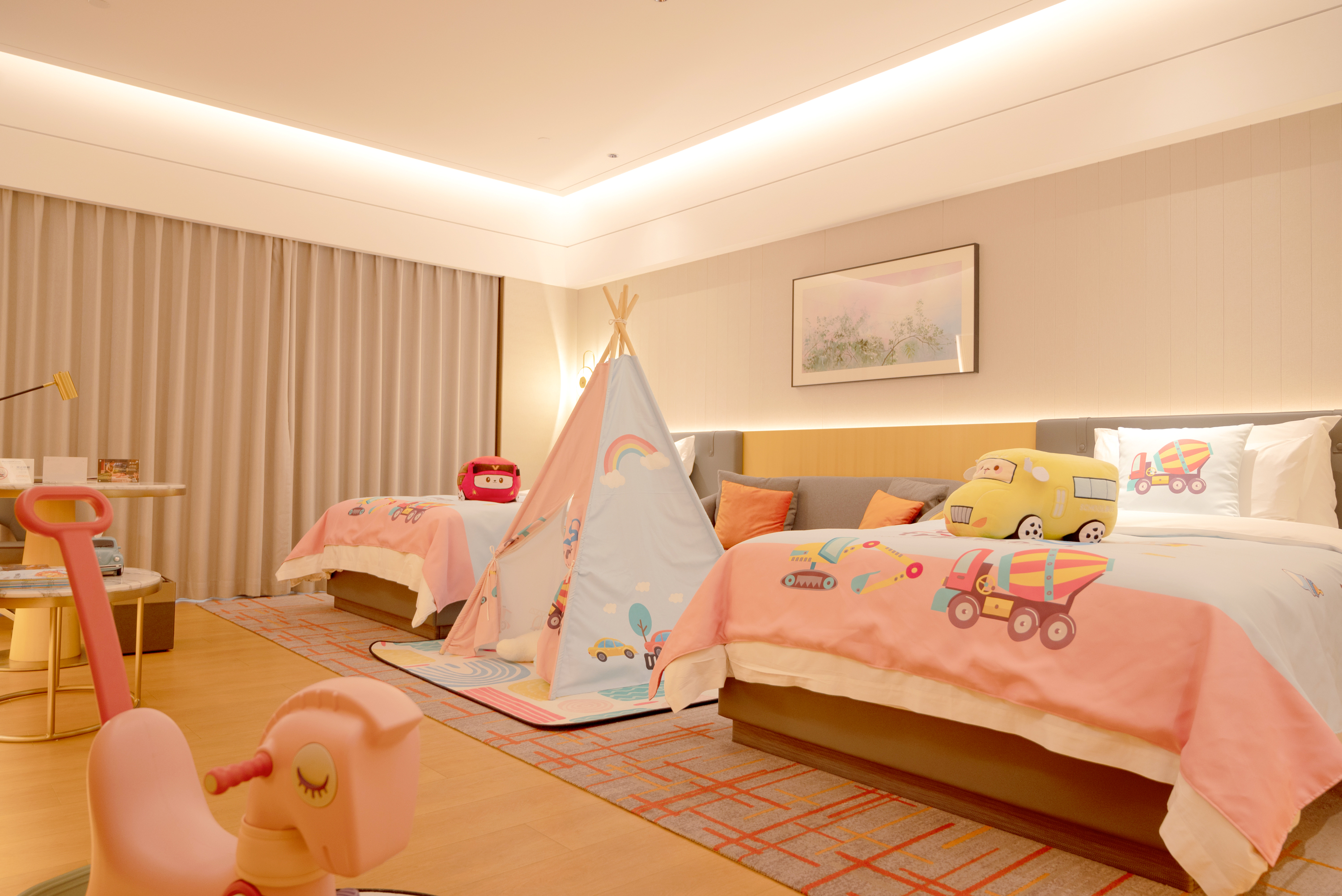 Guest room at the Wyndham Grand Zhaoqing Downtown in Zhaoqing, Other than US/Canada