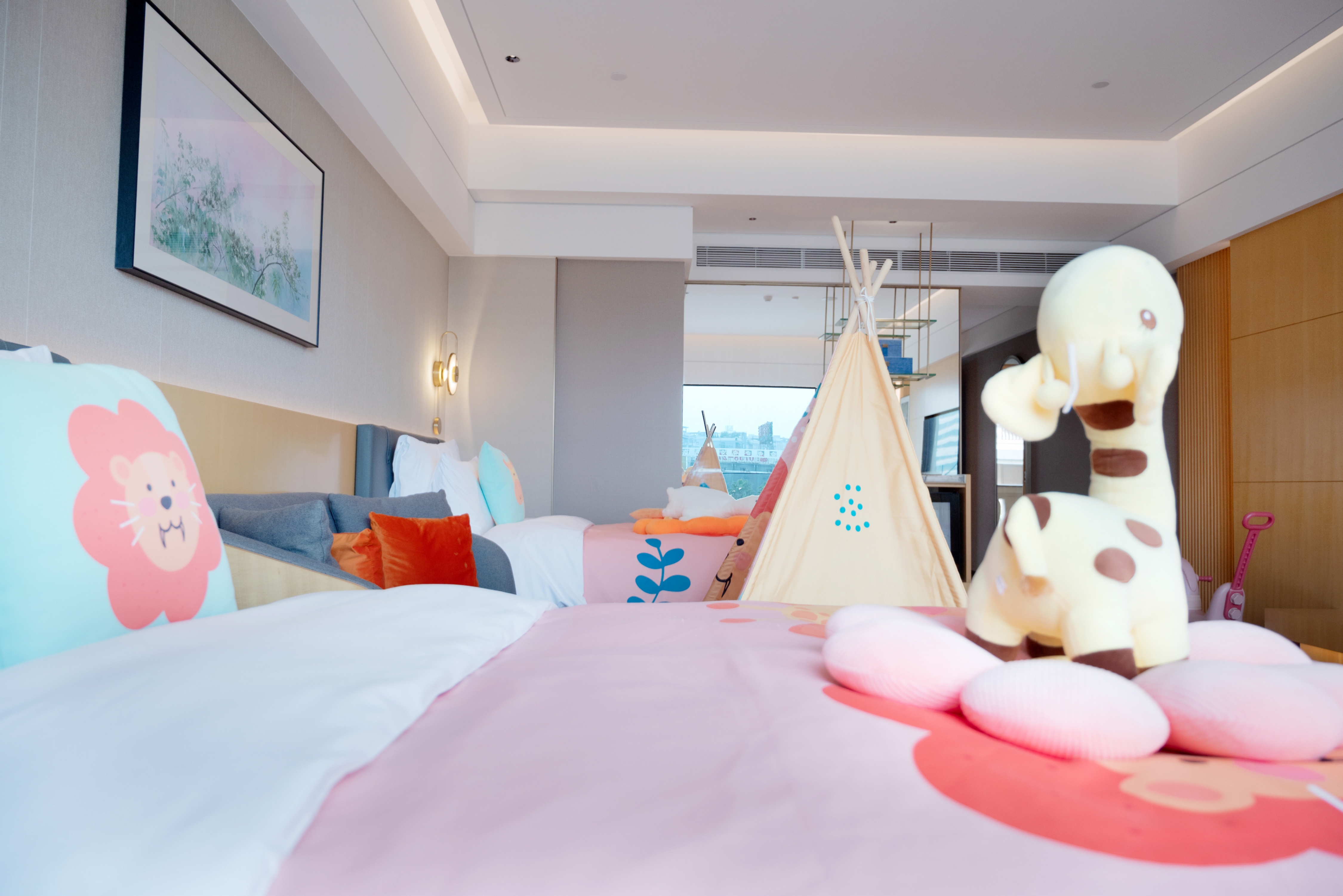 Guest room at the Wyndham Grand Zhaoqing Downtown in Zhaoqing, Other than US/Canada