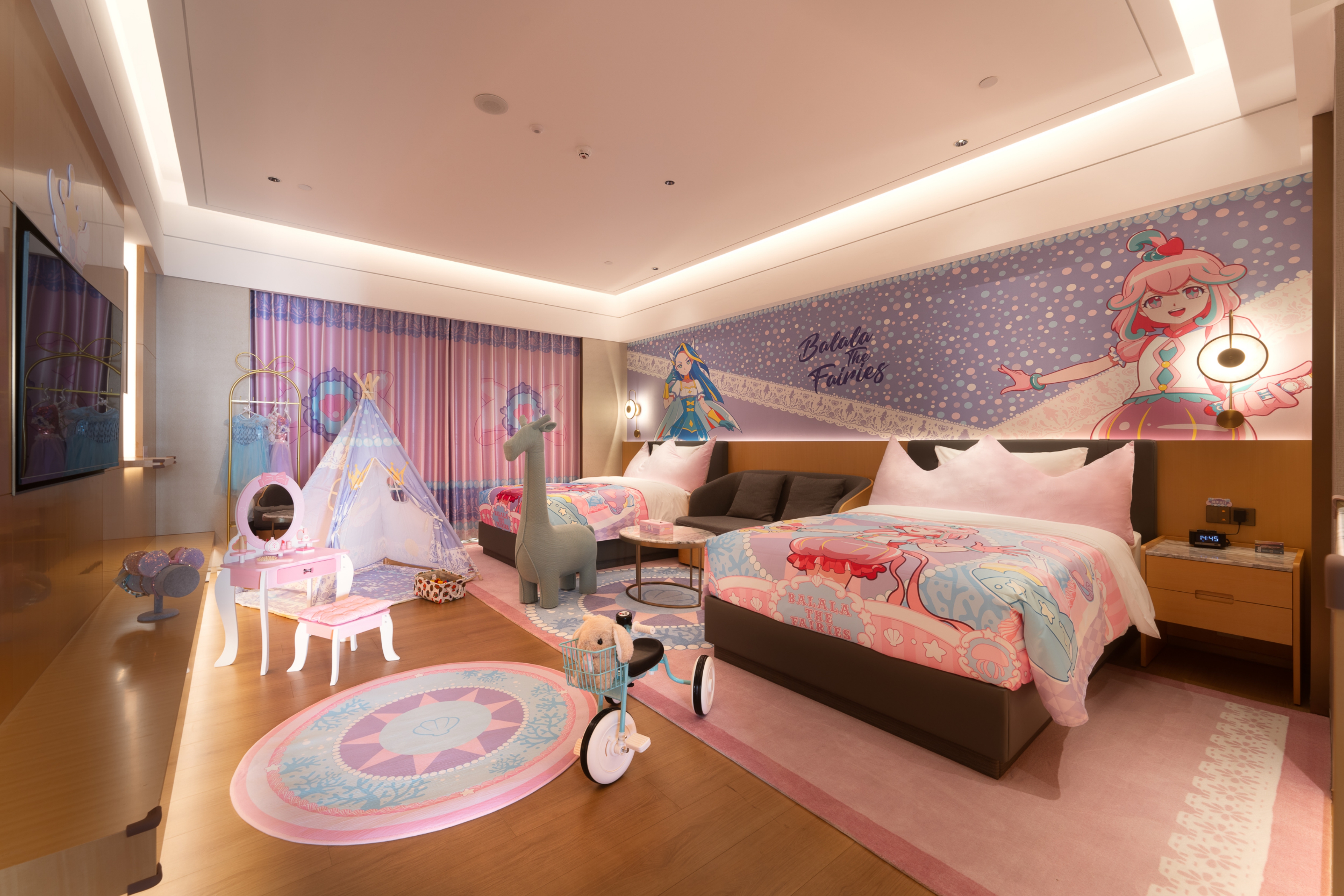 Guest room at the Wyndham Grand Zhaoqing Downtown in Zhaoqing, Other than US/Canada