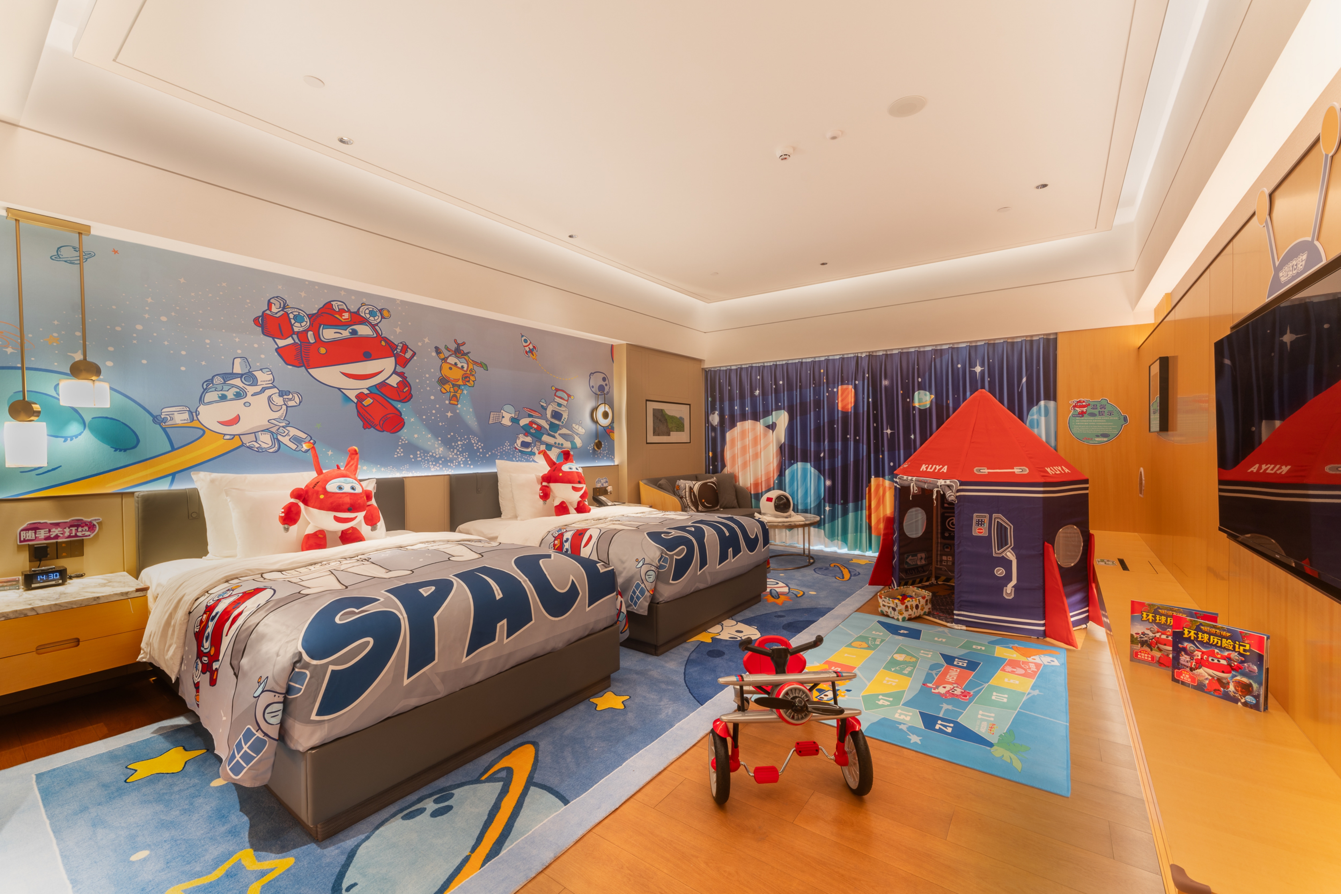 Guest room at the Wyndham Grand Zhaoqing Downtown in Zhaoqing, Other than US/Canada