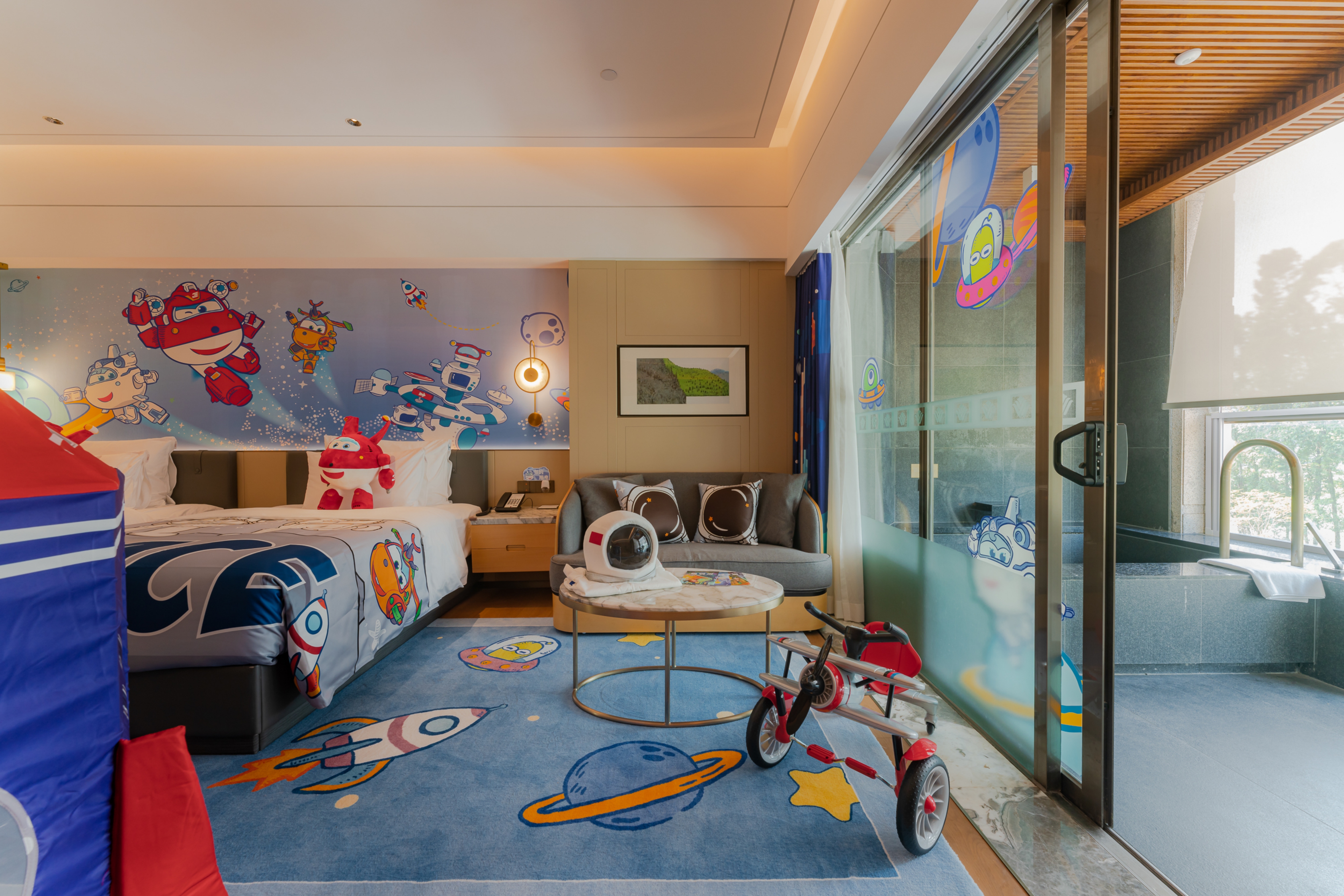 Guest room at the Wyndham Grand Zhaoqing Downtown in Zhaoqing, Other than US/Canada