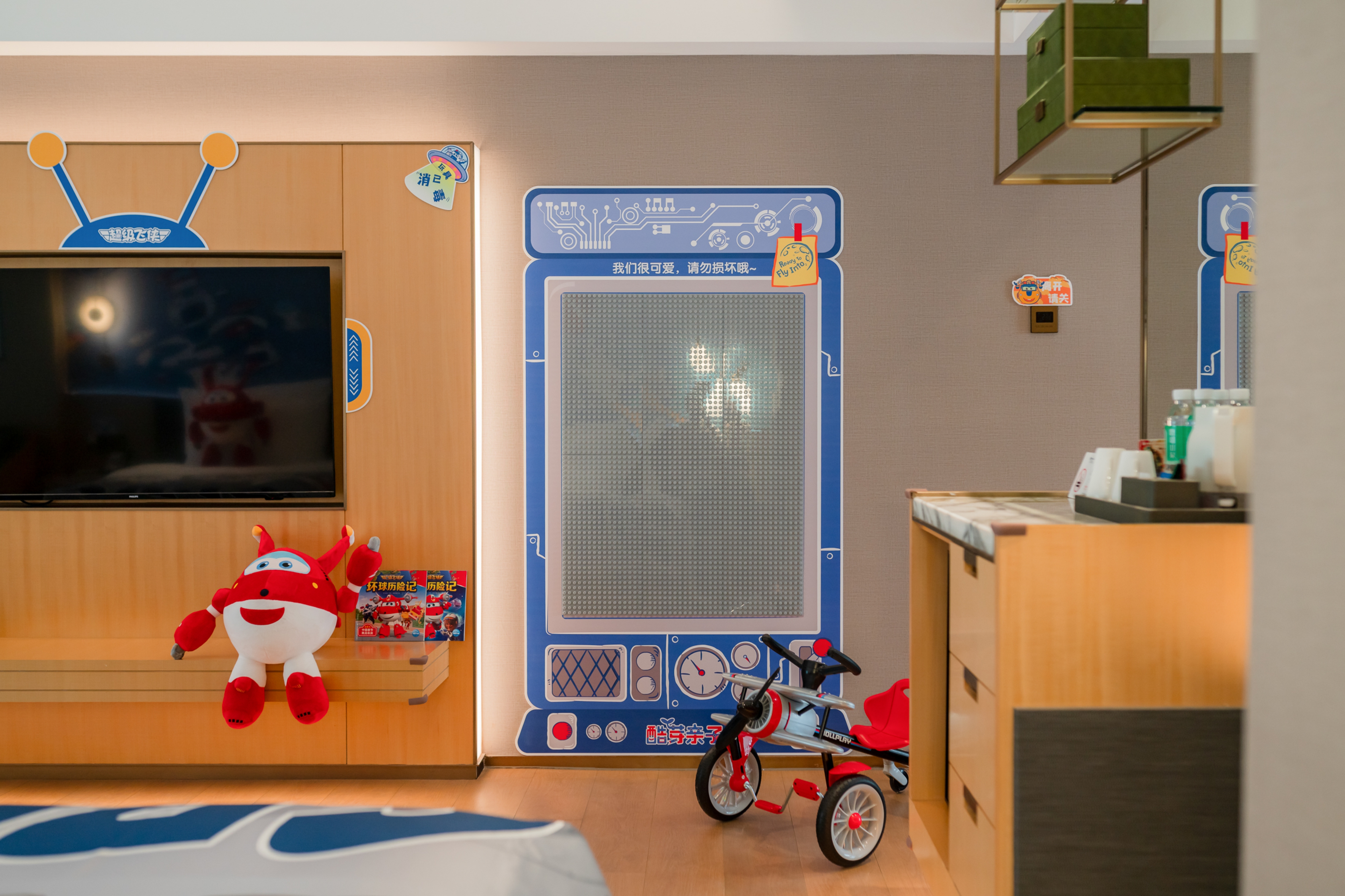 Guest room at the Wyndham Grand Zhaoqing Downtown in Zhaoqing, Other than US/Canada