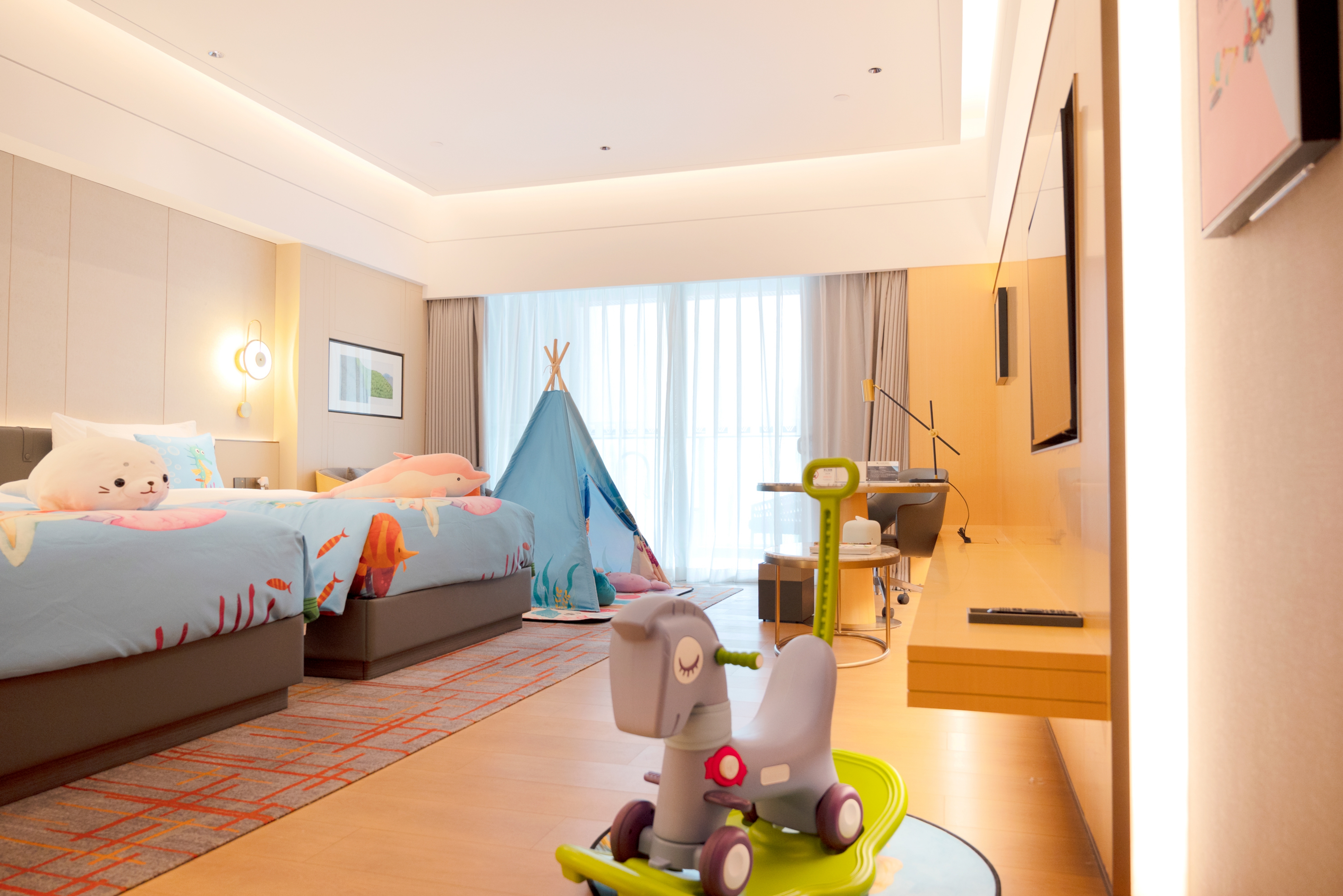 Guest room at the Wyndham Grand Zhaoqing Downtown in Zhaoqing, Other than US/Canada