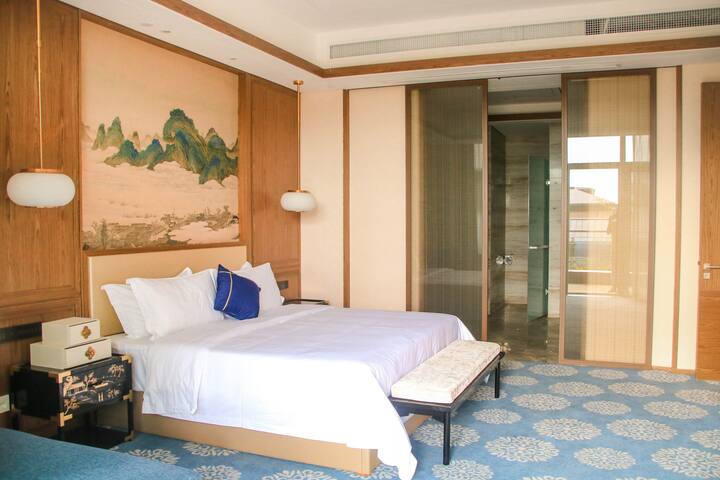 Guest room at the Wyndham Grand Plaza Royale Zhaotong in Zhaotong, Other than US/Canada
