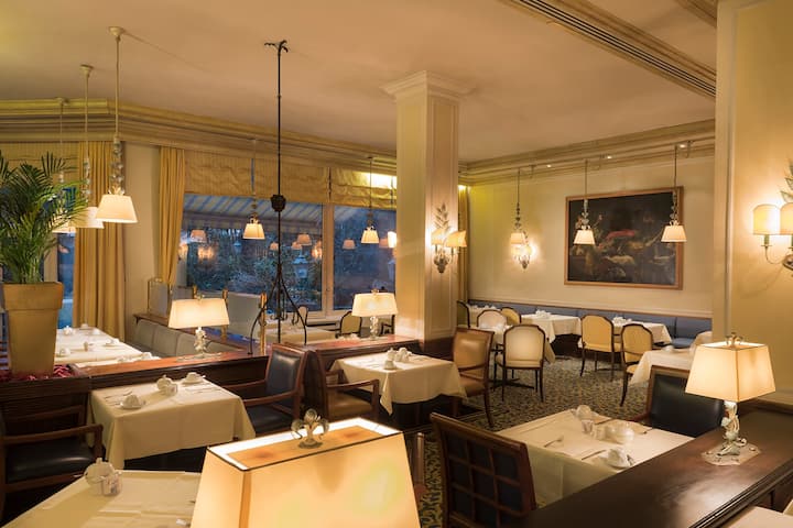 Wyndham Grand Bad Reichenhall Axelmannstein restaurant breakfast area with seating in Bad Reichenhall, Other than US/Canada