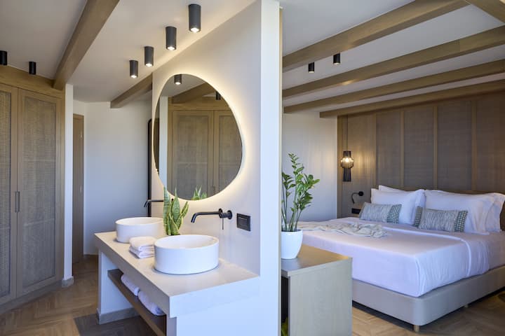 Wyndham Grand Crete Mirabello Bay suite in Agios Nikolaos, Other than US/Canada