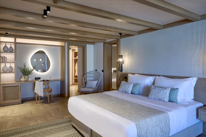 Wyndham Grand Crete Mirabello Bay suite in Agios Nikolaos, Other than US/Canada