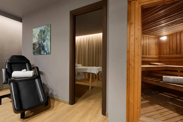 Health club at Wyndham Grand Athens in Athens, Other than US/Canada