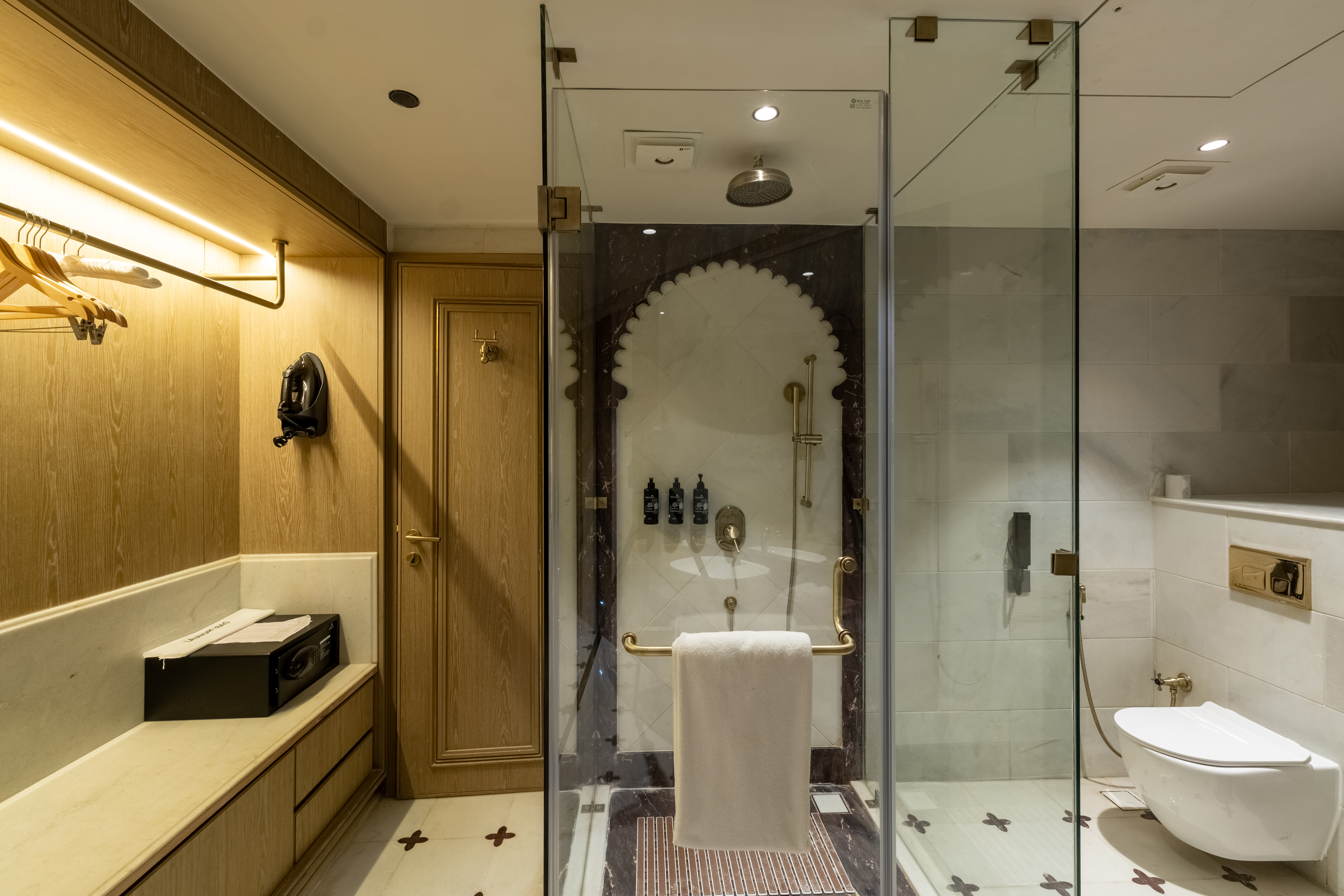 Guest room bath at the Wyndham Grand Udaipur Fateh Sagar Lake in Udaipur, Other than US/Canada