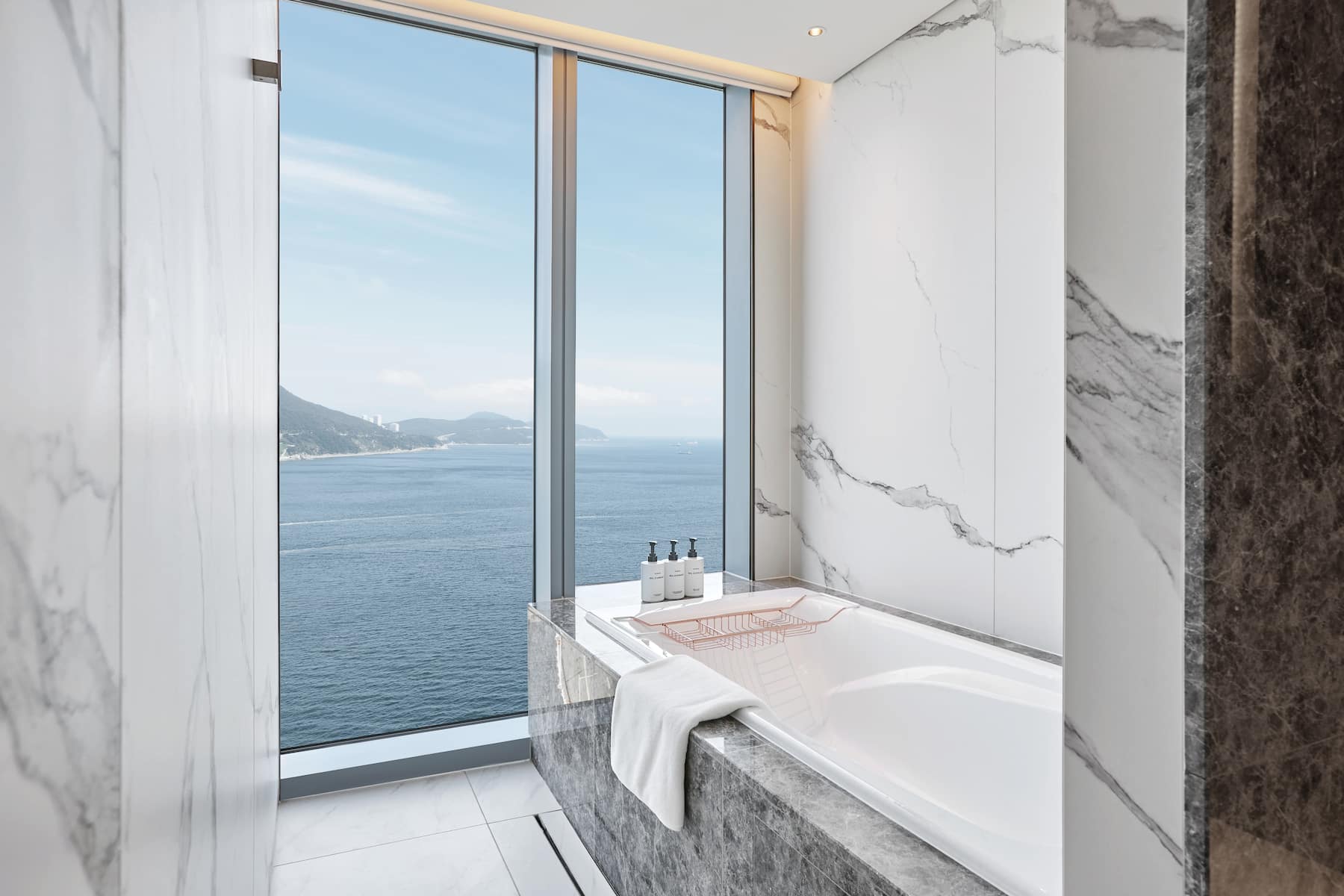 Guest room bath at the Wyndham Grand Busan Ijin in Busan, Other than US/Canada