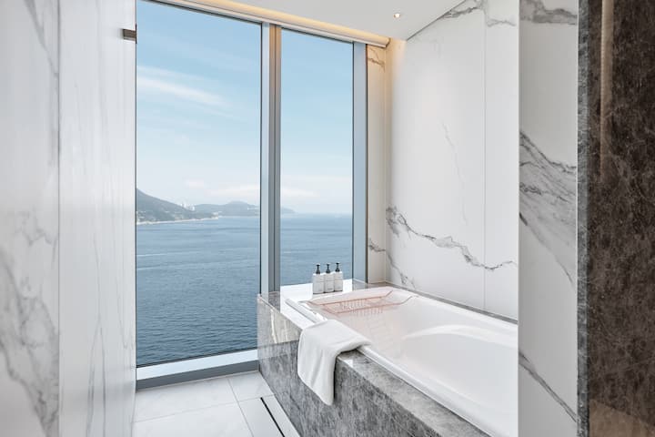 Guest room bath at the Wyndham Grand Busan Ijin in Busan, Other than US/Canada