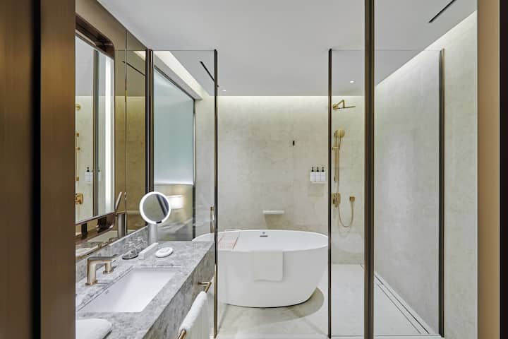 Guest room bath at the Wyndham Grand Busan Ijin in Busan, Other than US/Canada