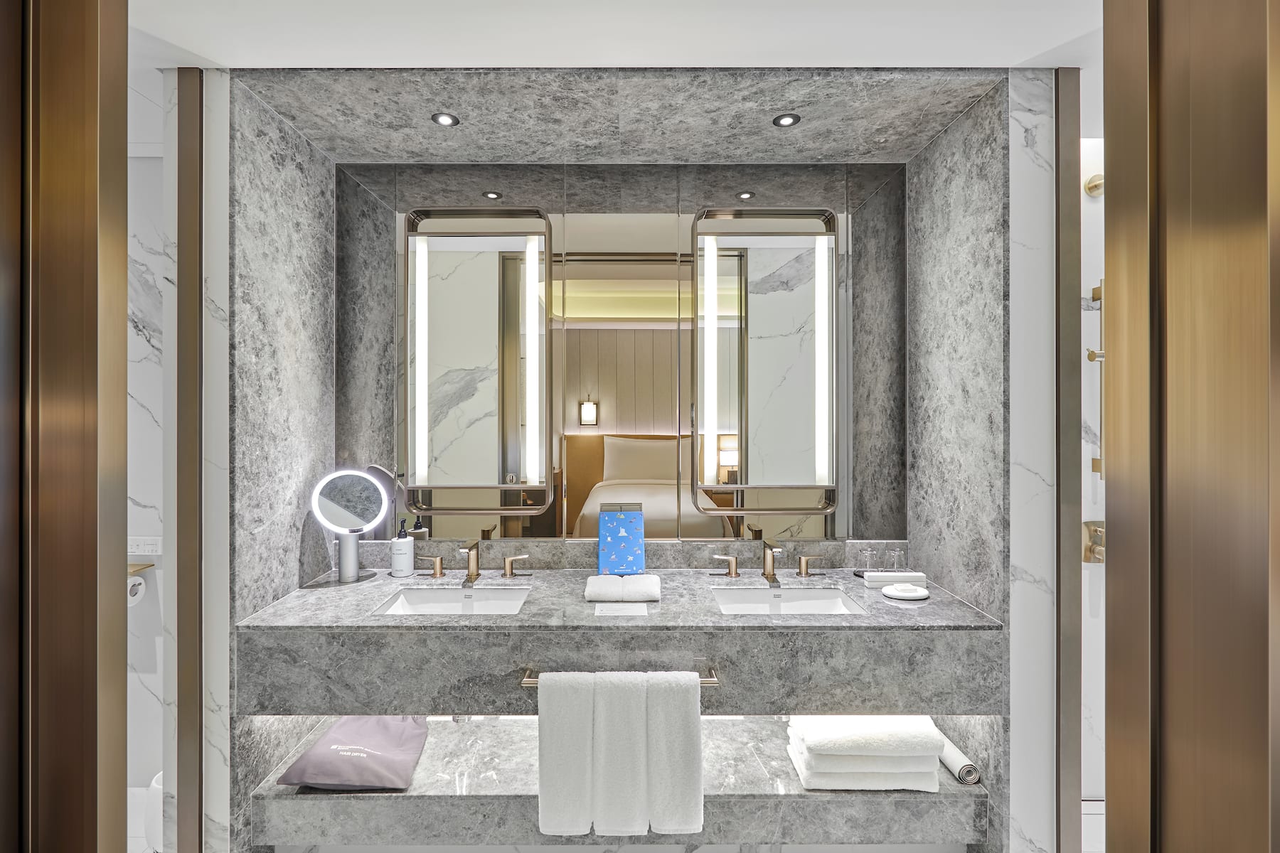 Guest room bath at the Wyndham Grand Busan Ijin in Busan, Other than US/Canada