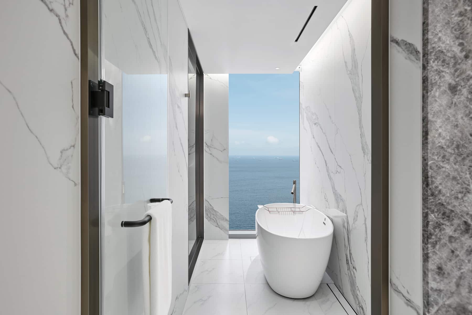 Guest room bath at the Wyndham Grand Busan Ijin in Busan, Other than US/Canada