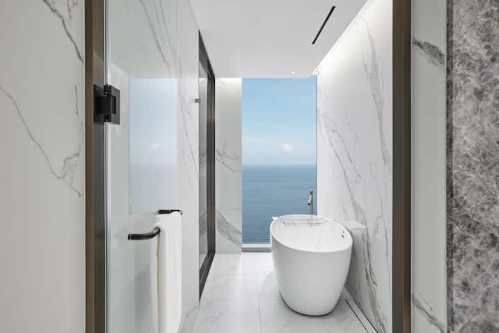 Guest room bath at the Wyndham Grand Busan Ijin in Busan, Other than US/Canada