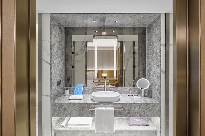 Guest room bath at the Wyndham Grand Busan Ijin in Busan, Other than US/Canada